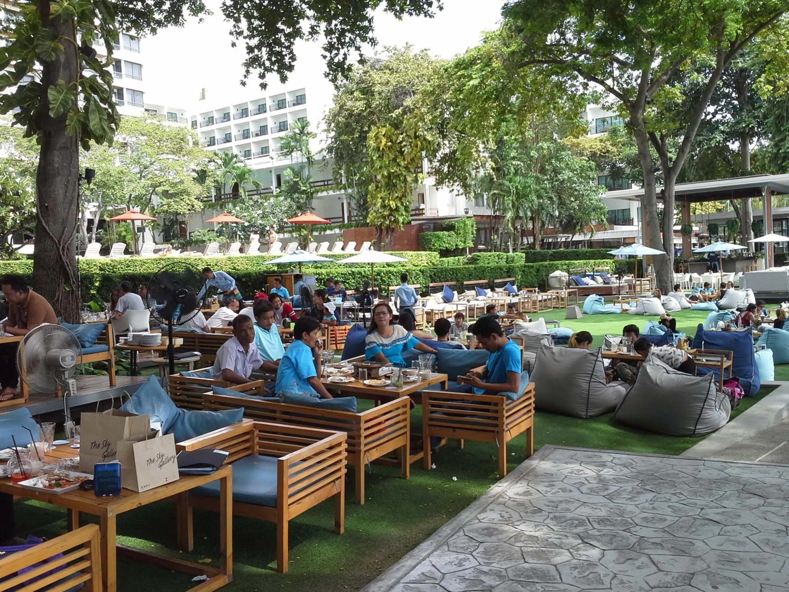 Restaurant/places to eat in Cosy Beach View Apartments