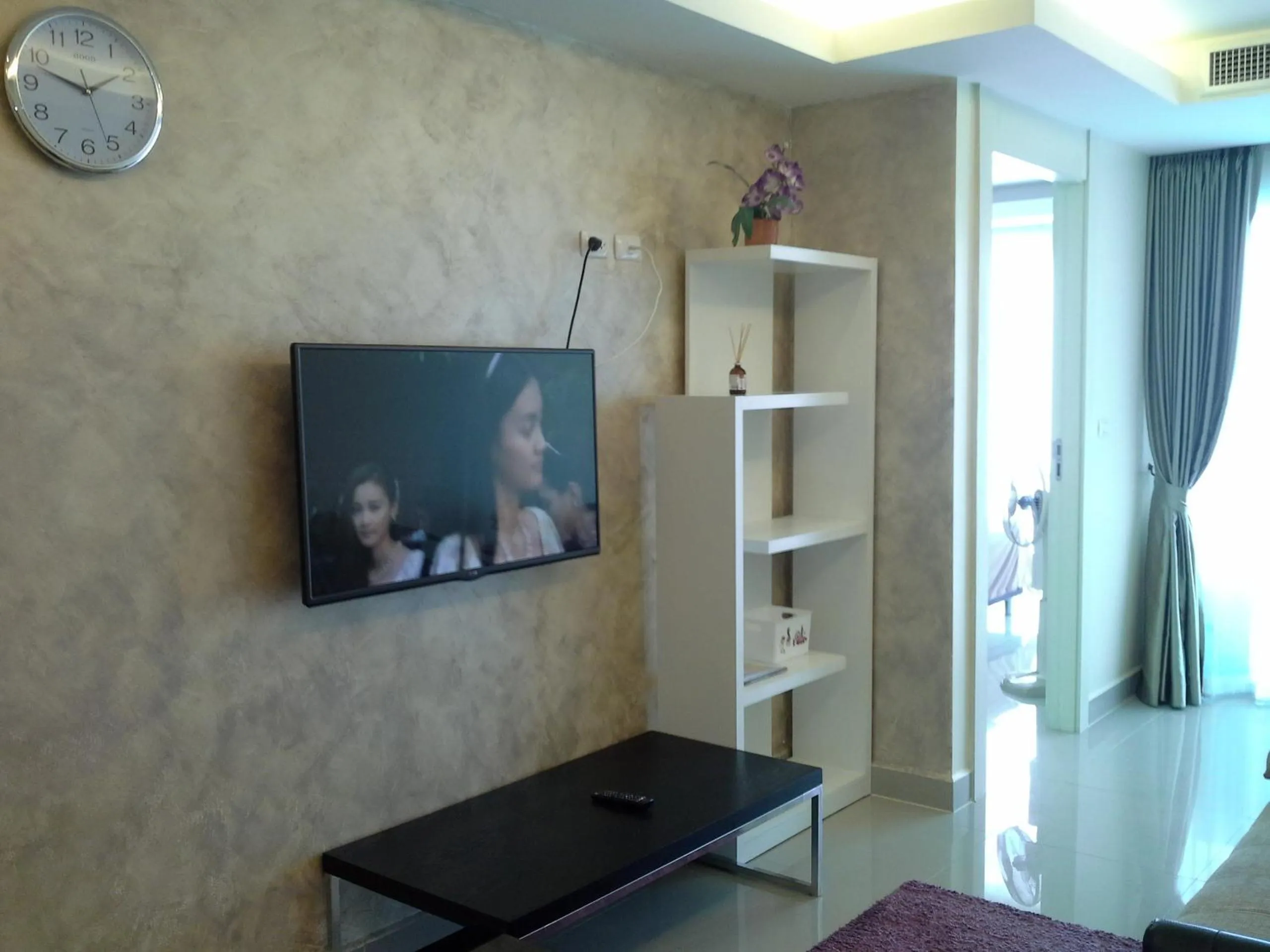 TV and multimedia in Cosy Beach View Apartments