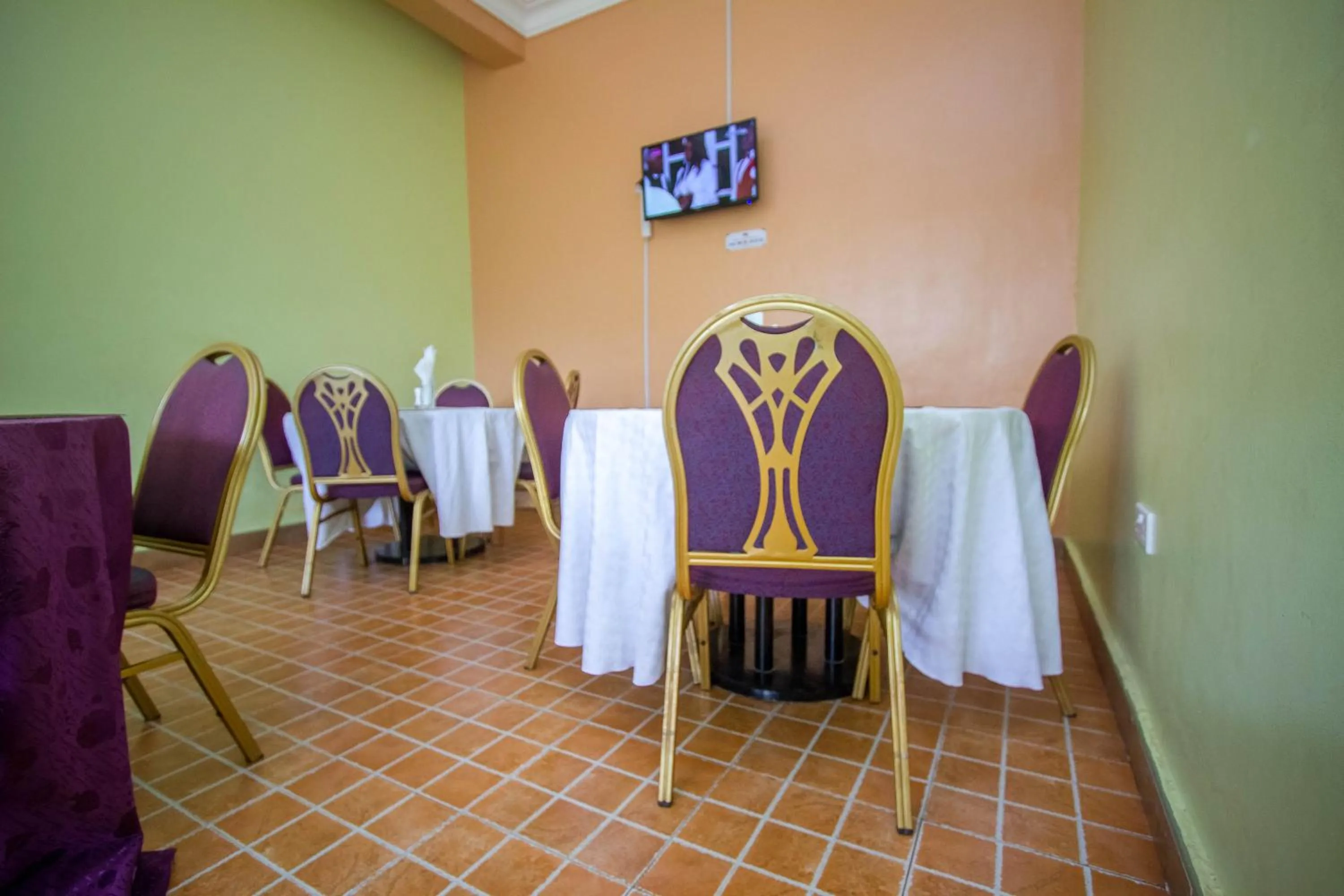 Restaurant/places to eat in Eight Winx Hotel