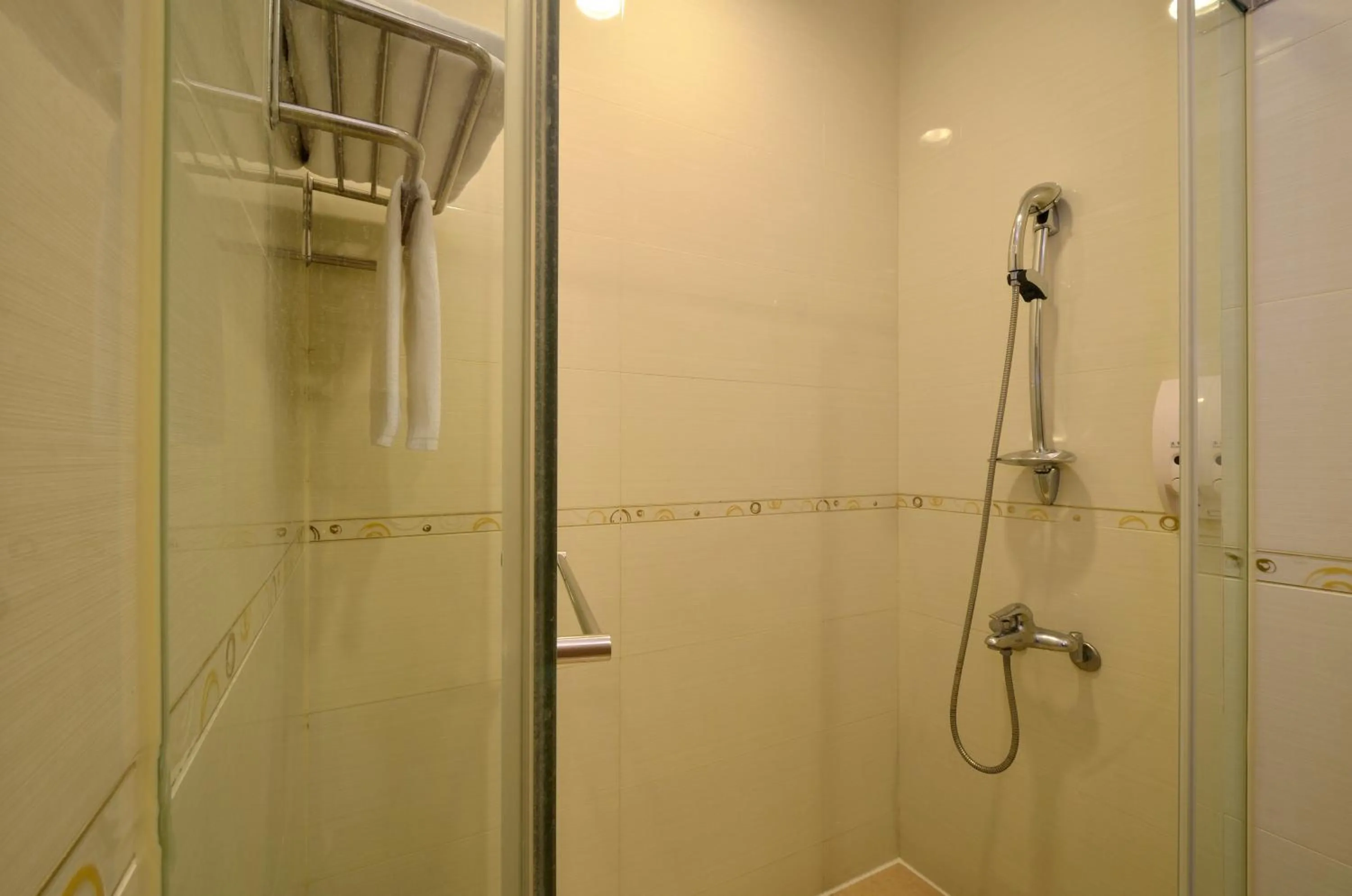 Shower in Ever Delightful Business Hotel