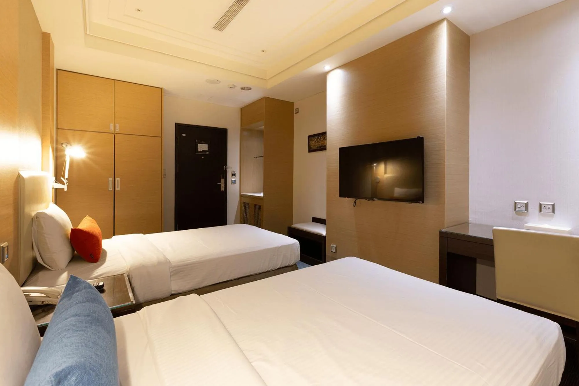 Photo of the whole room, Bed in Ever Delightful Business Hotel