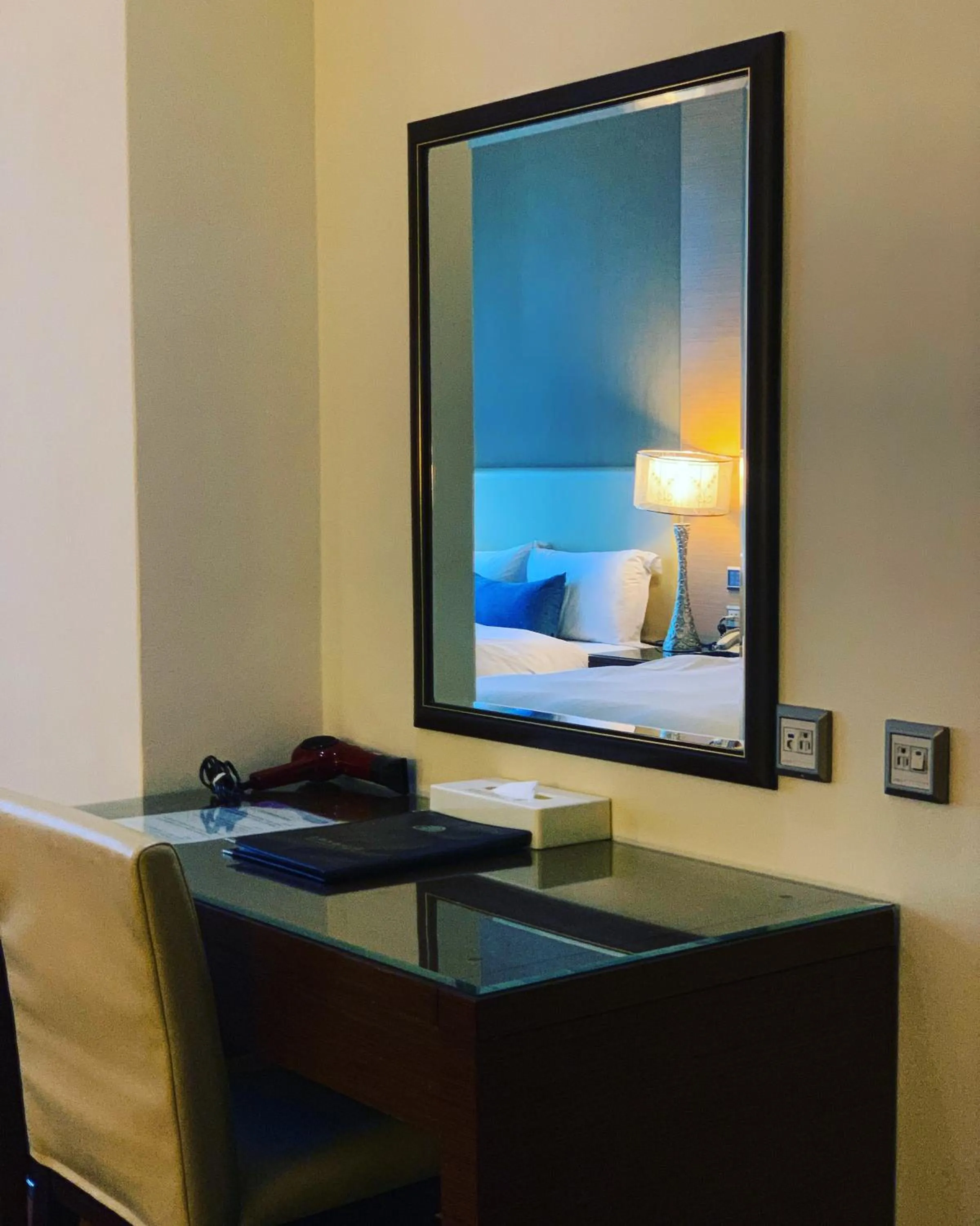 hair dresser, Bed in Ever Delightful Business Hotel