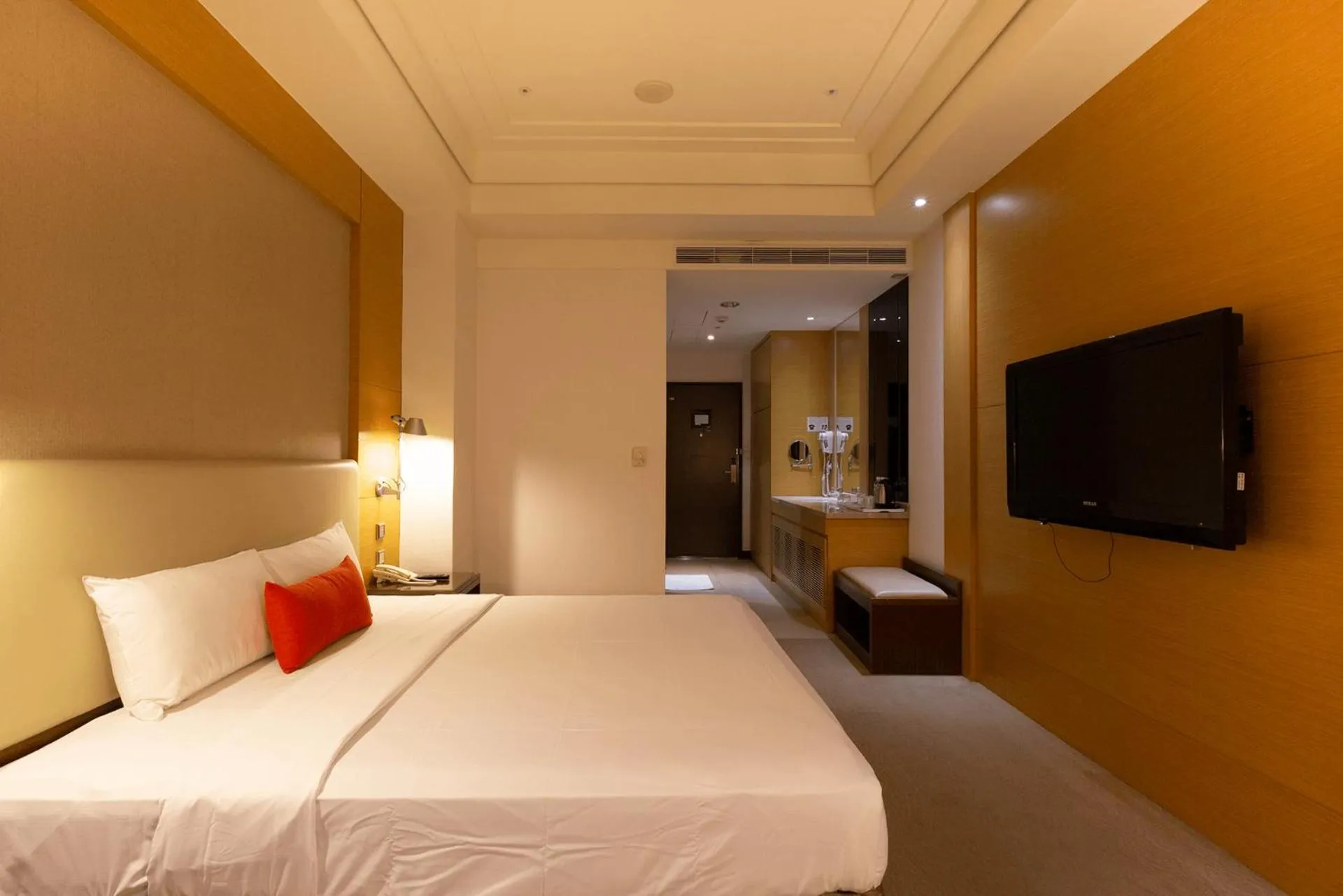 Photo of the whole room, Bed in Ever Delightful Business Hotel