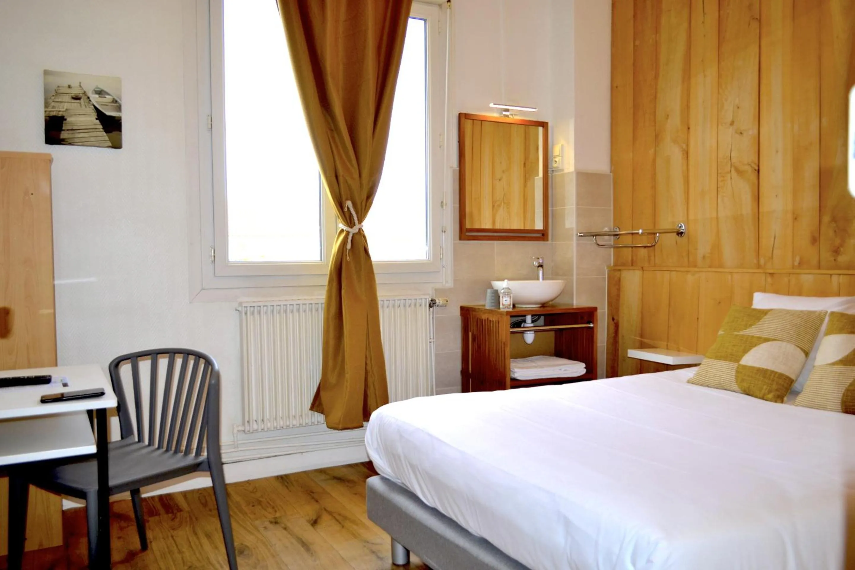 Bedroom, Bed in Hôtel Alizéa