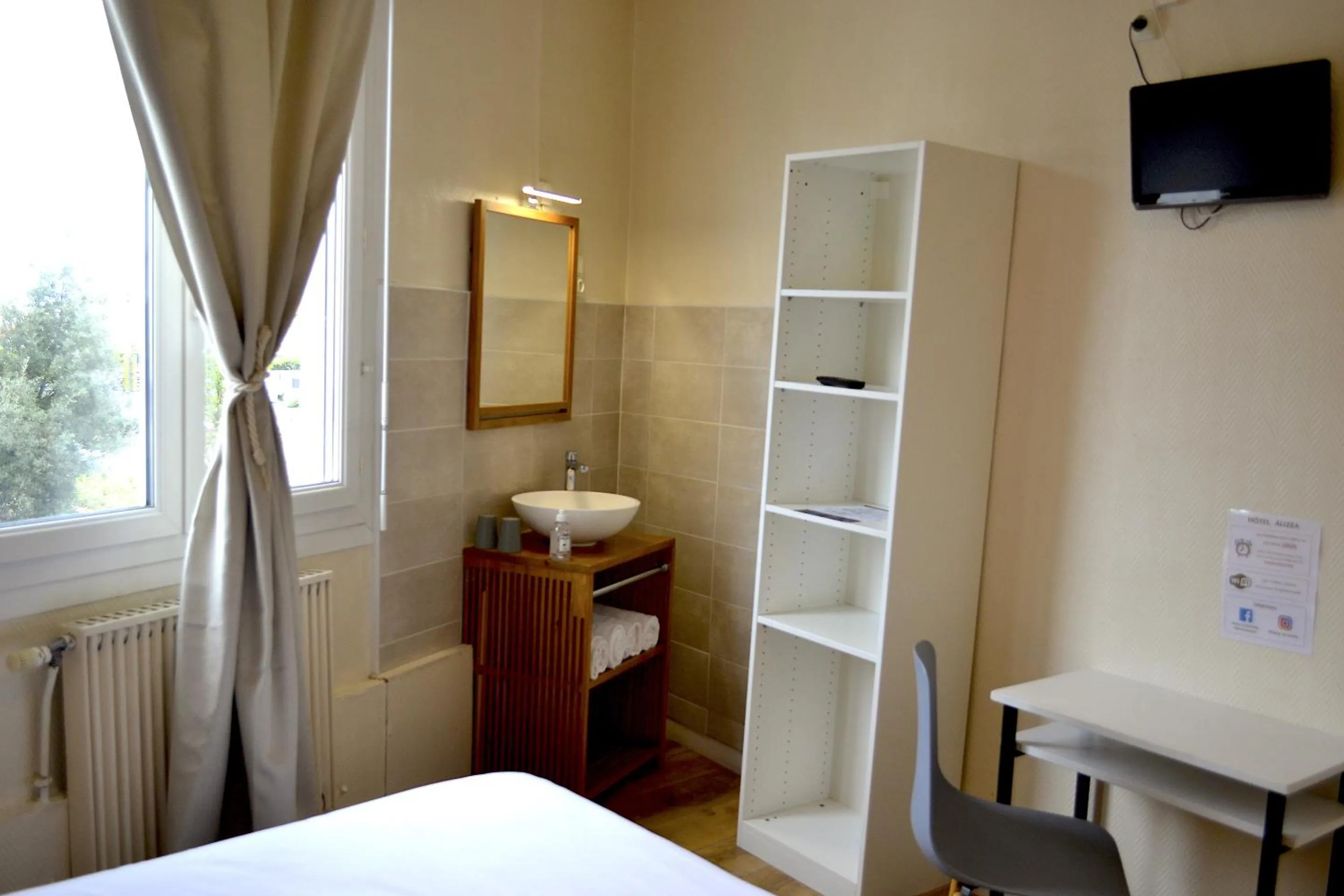 Bedroom, Bed in Hôtel Alizéa