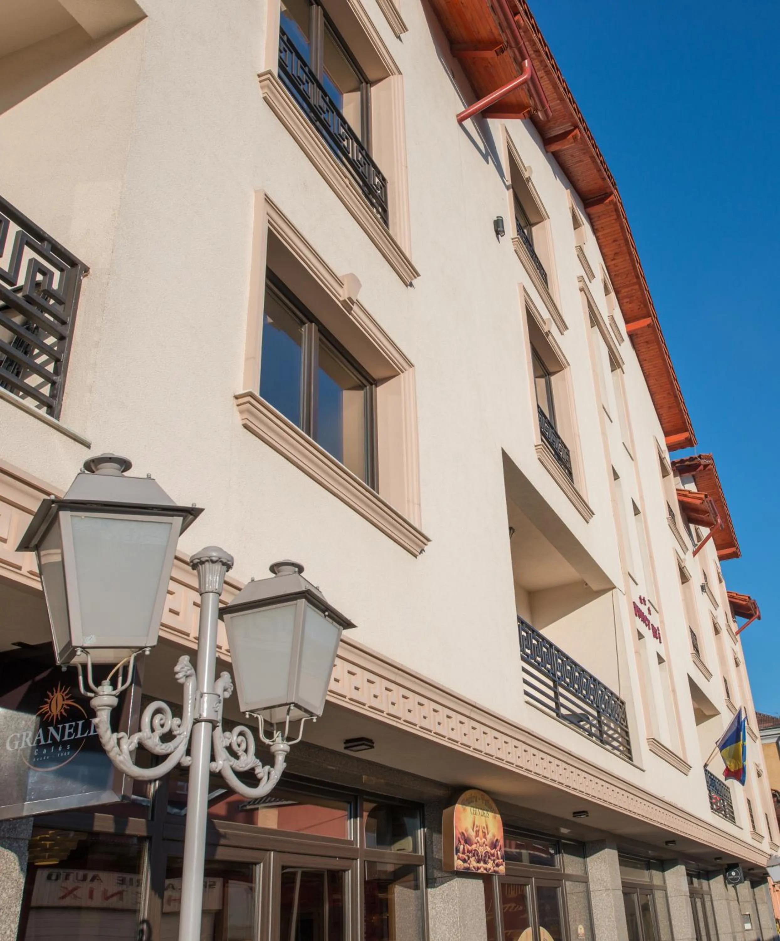 Property building in Aparthotel Punct pe i