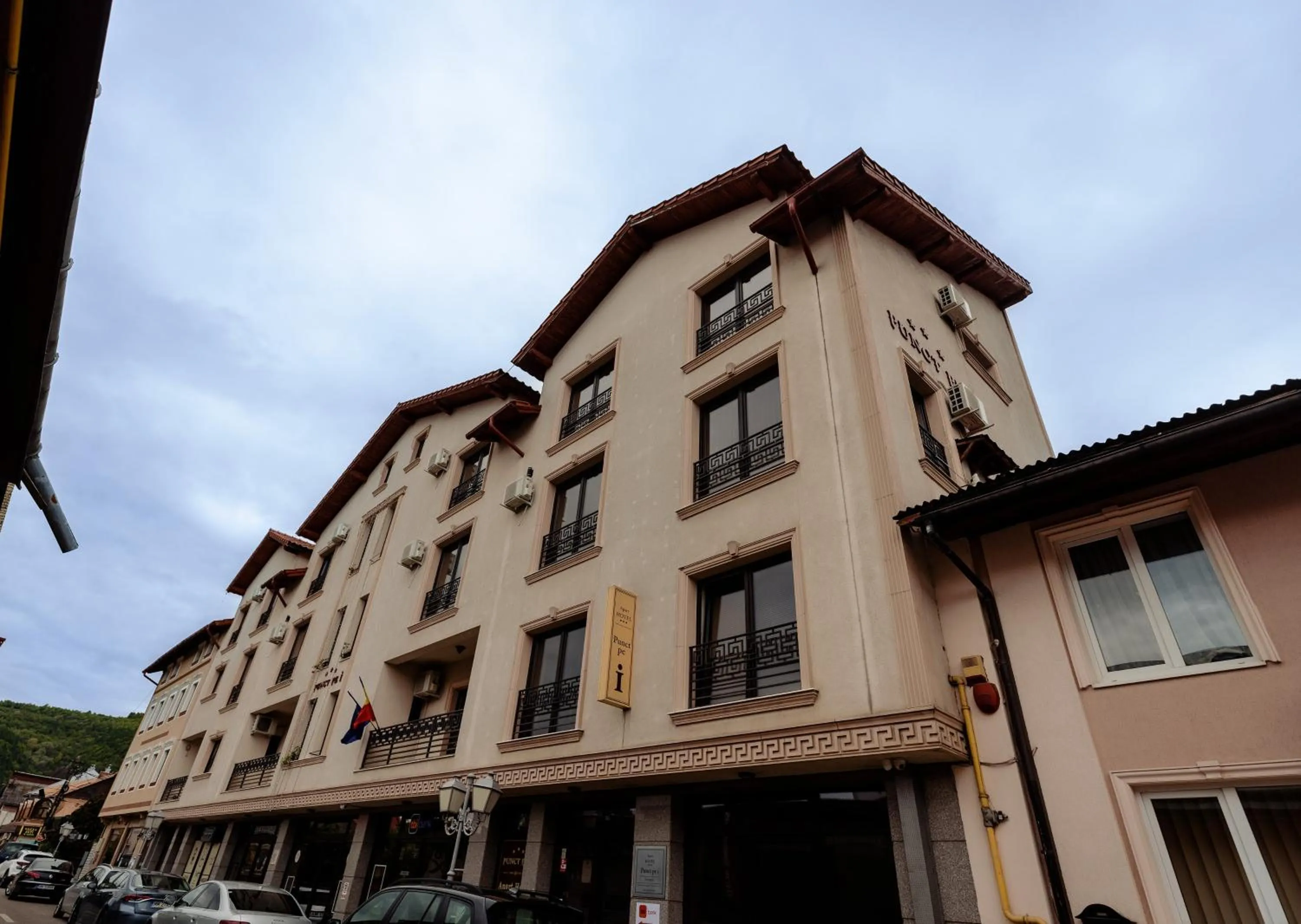 Property building in Aparthotel Punct pe i