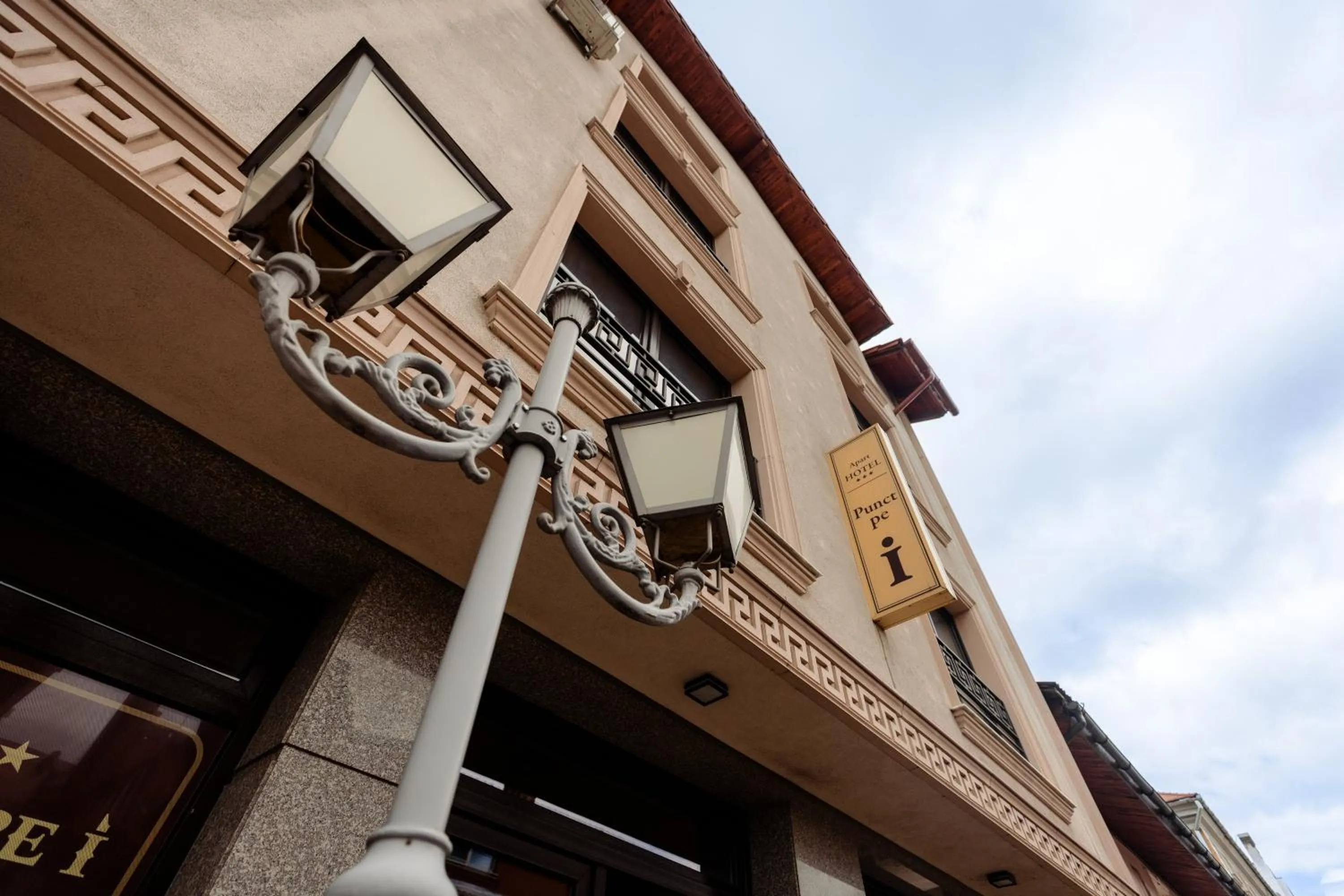 Property building in Aparthotel Punct pe i