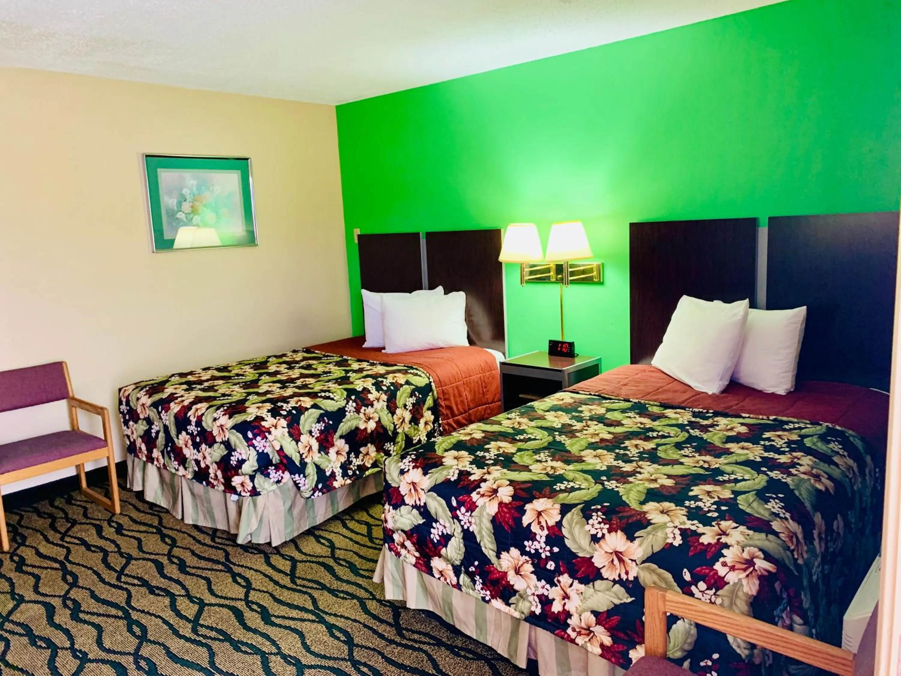 Bed in Thunderbird Inn