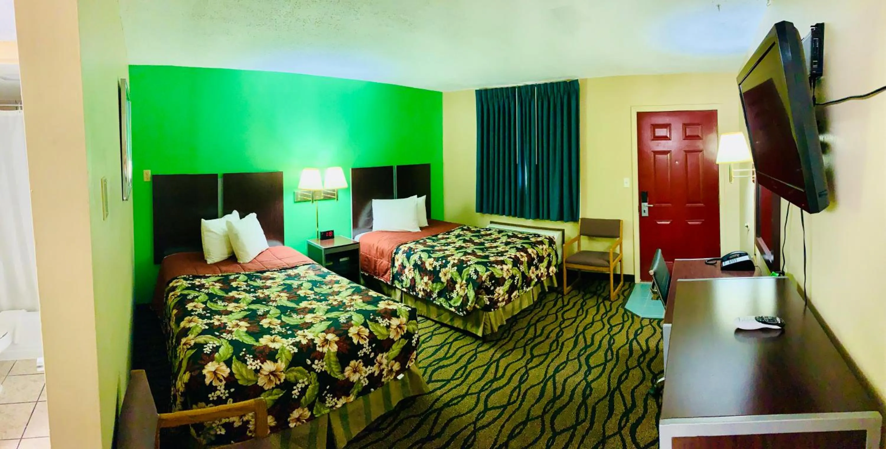 Bed in Thunderbird Inn