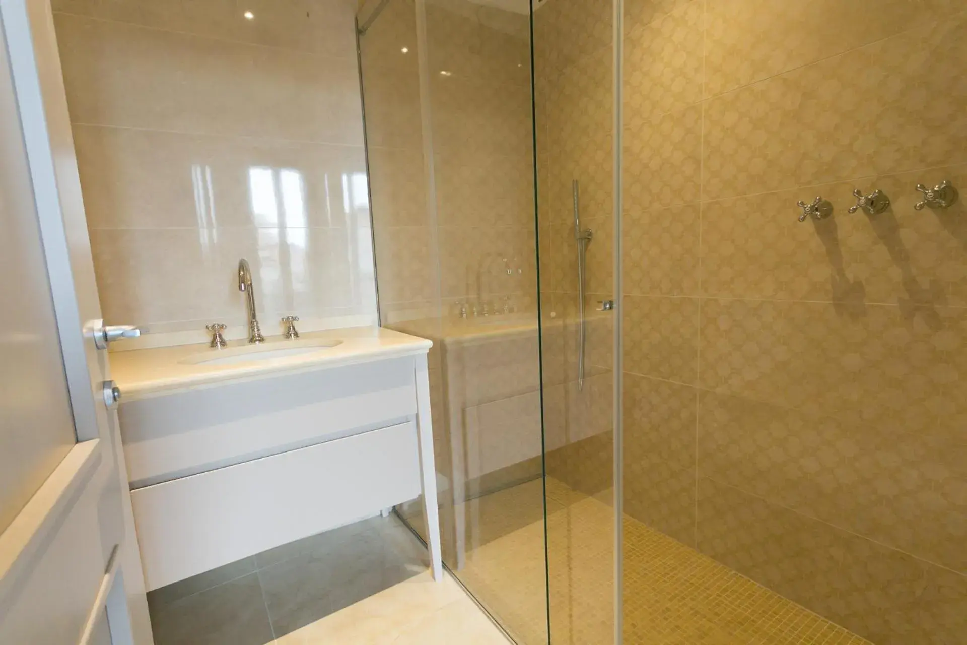 Triple Room with City View and Private Bathroom in Guest House Ca' dell'Angelo Triple Room with City View and Private Bathroom in Guest House Ca' dell'Angelo