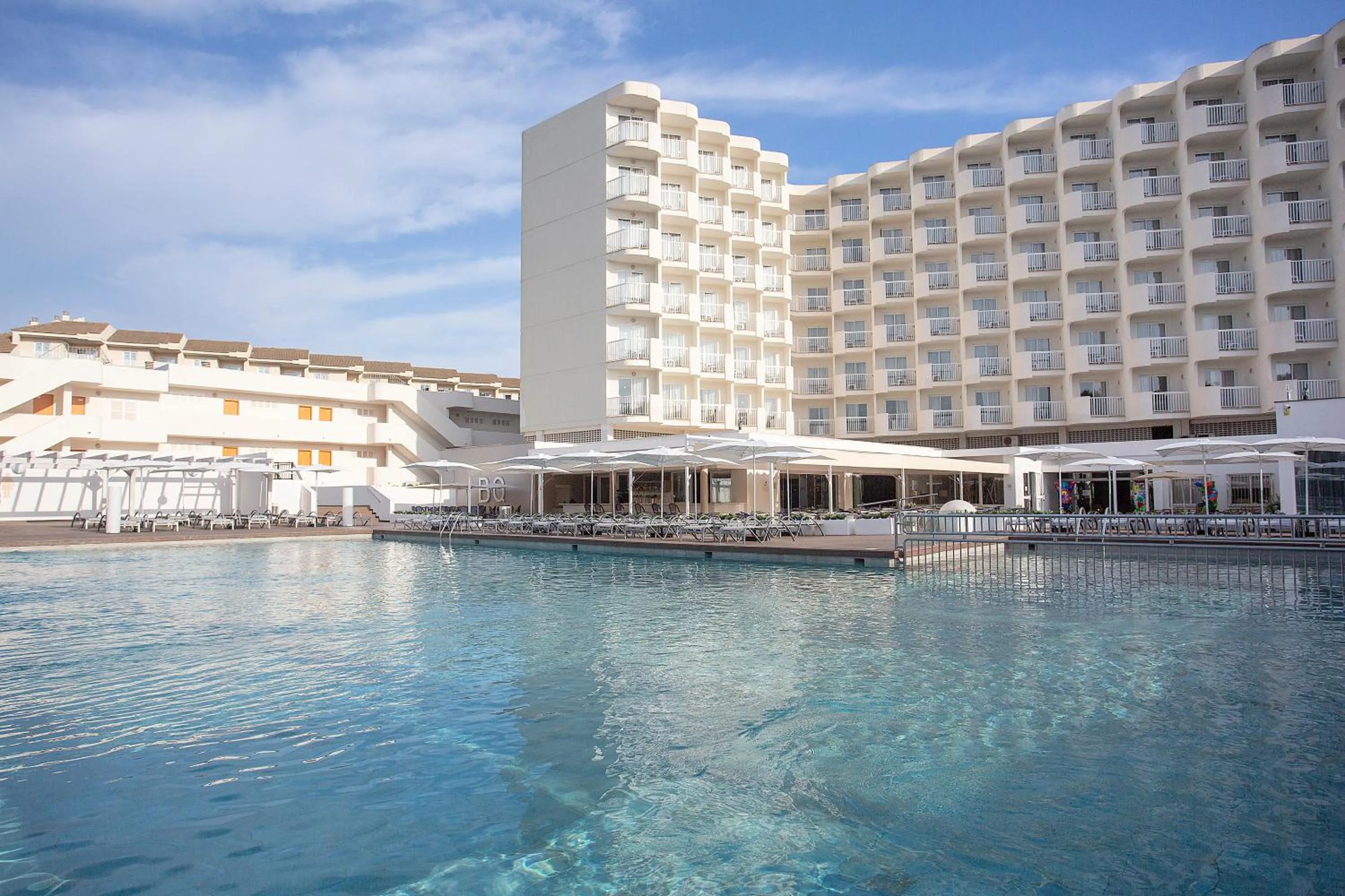 Property building in BQ Delfín Azul Hotel