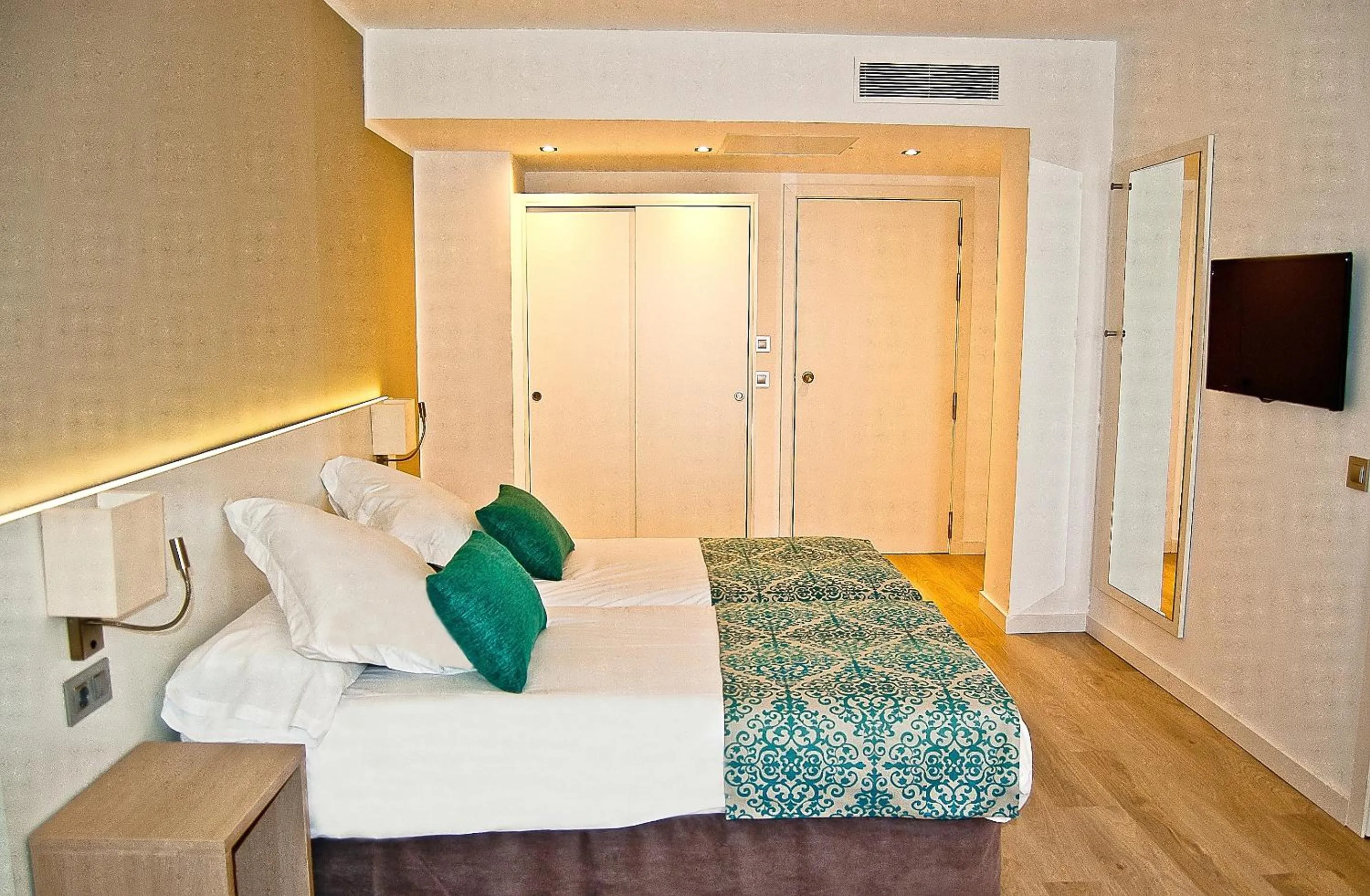 Photo of the whole room, Bed in BQ Delfín Azul Hotel