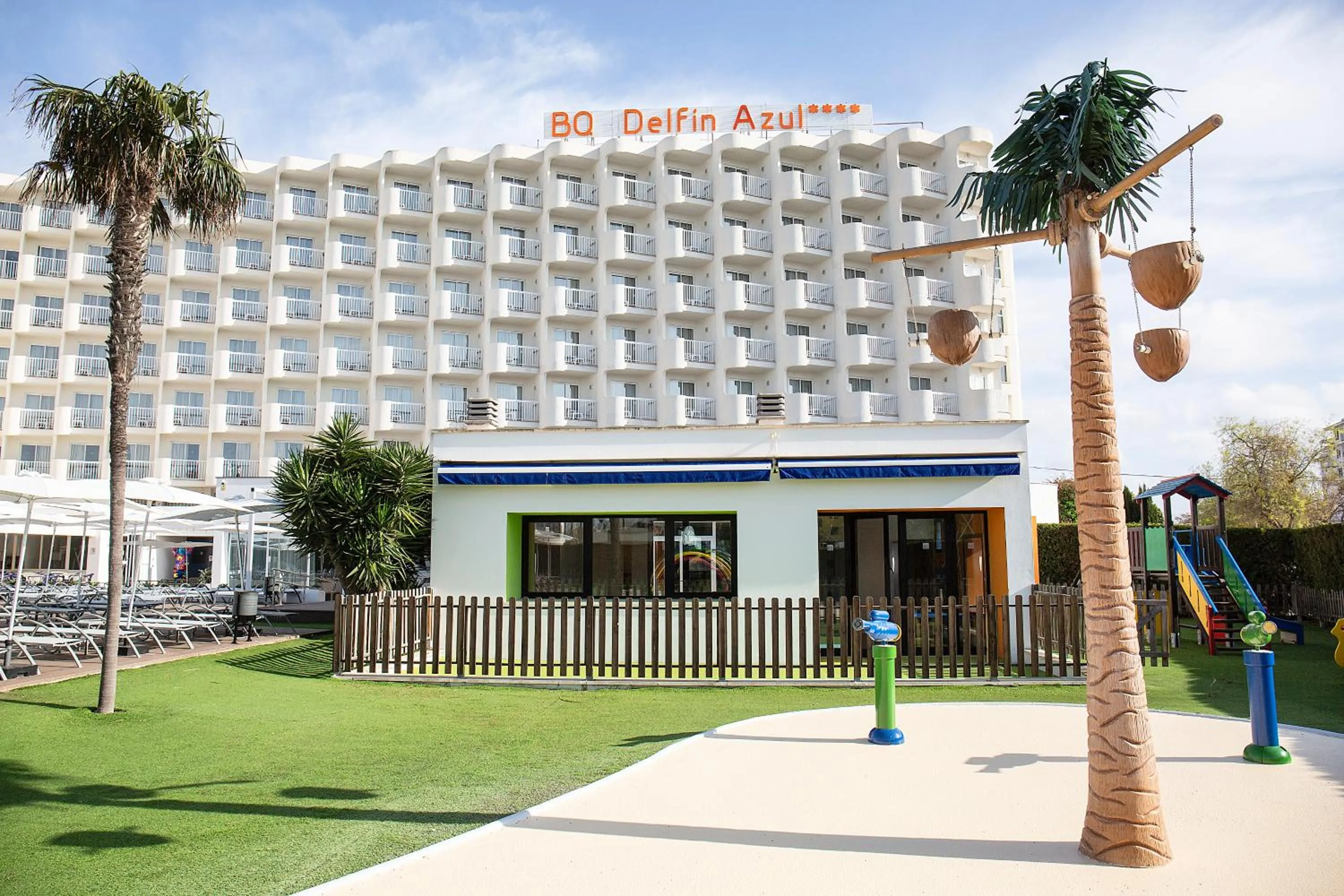 Property building in BQ Delfín Azul Hotel