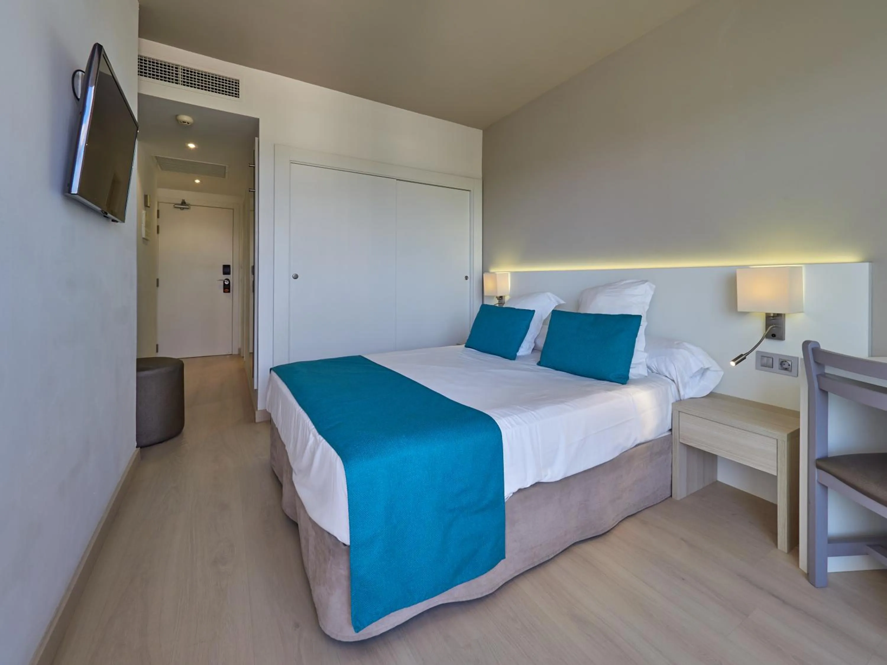 Photo of the whole room, Bed in BQ Delfín Azul Hotel