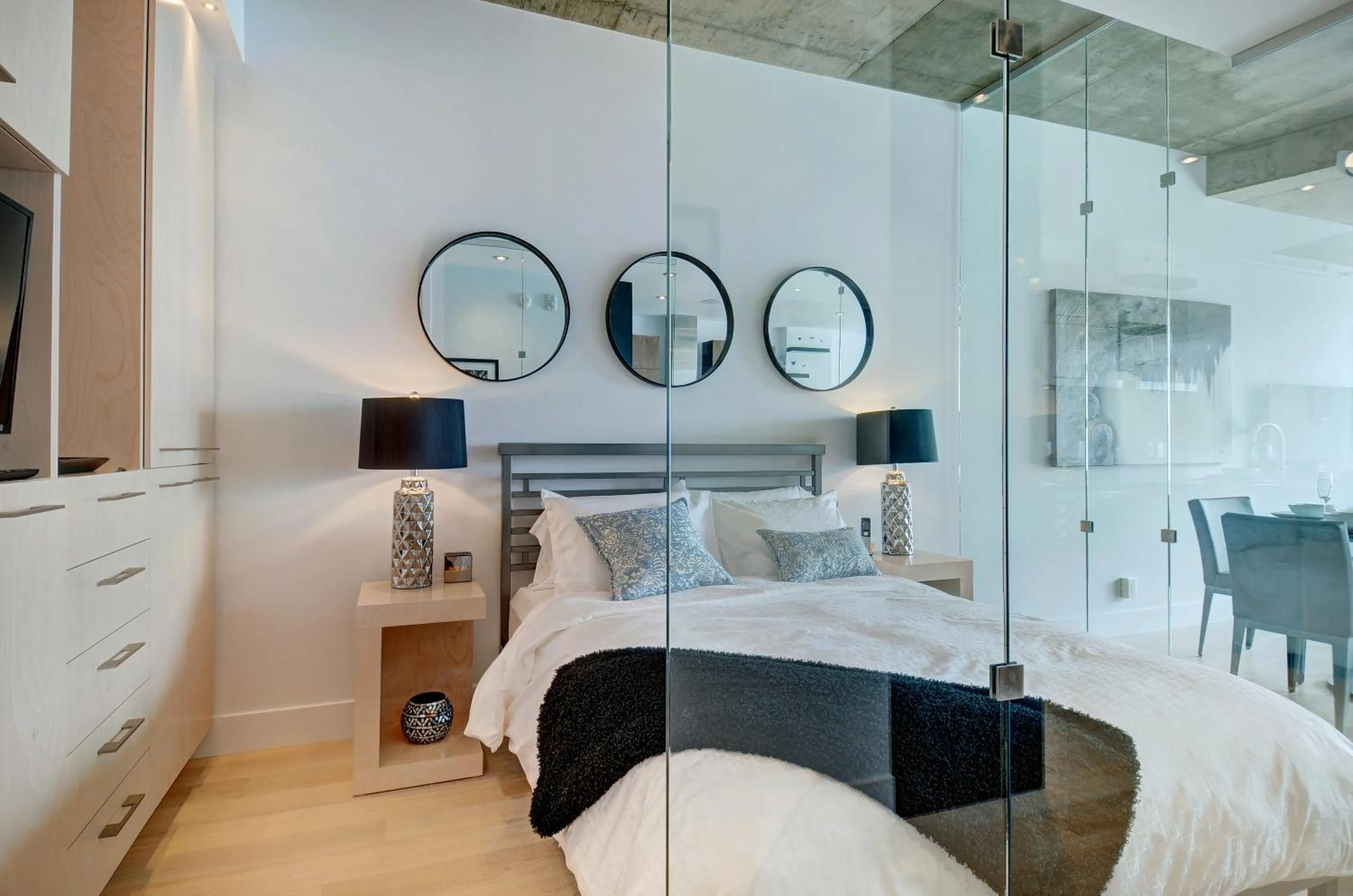 Bedroom, Bed in Les Immeubles Charlevoix - Le 760-610