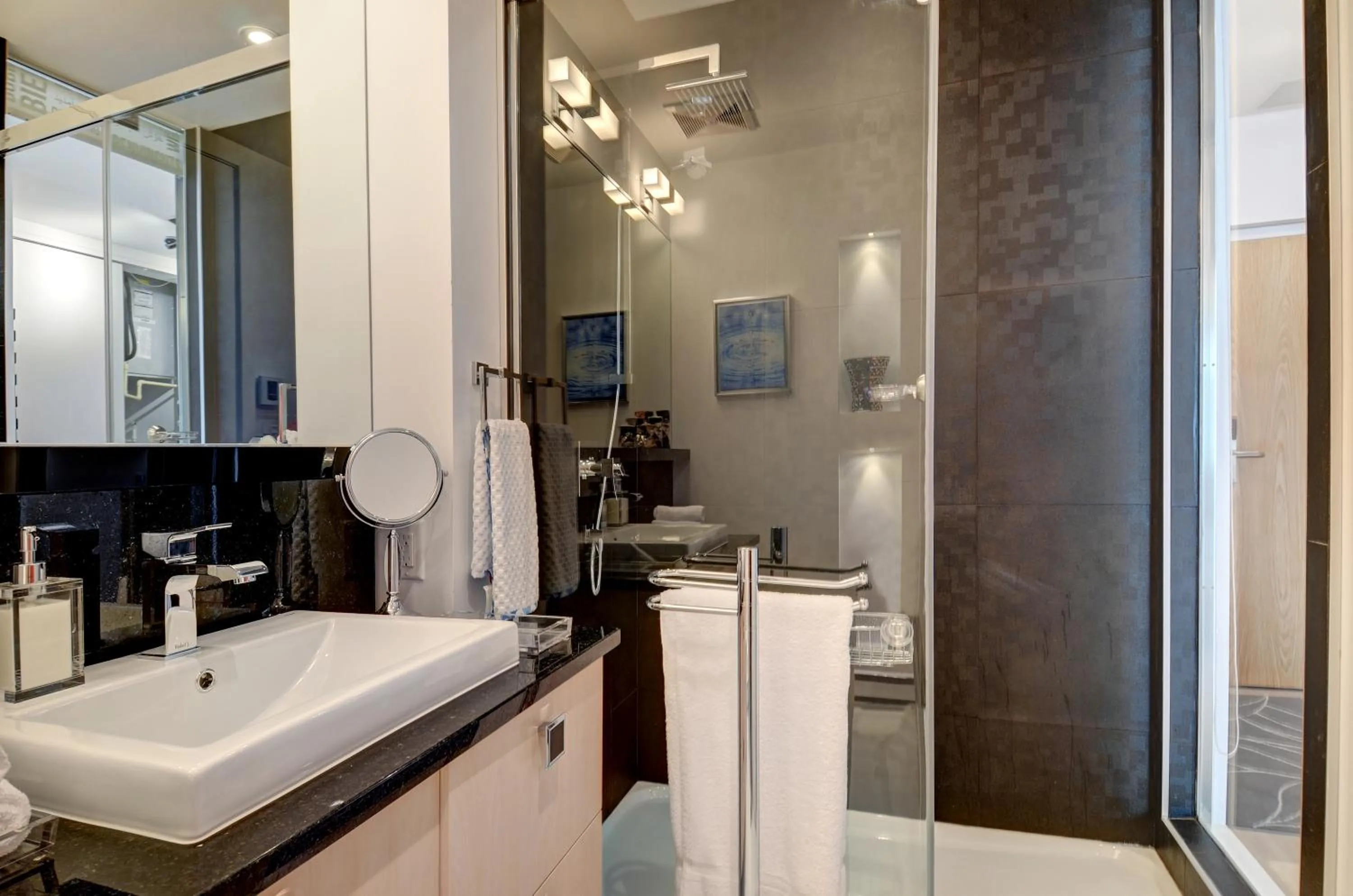 Bathroom in Les Immeubles Charlevoix - Le 760-610