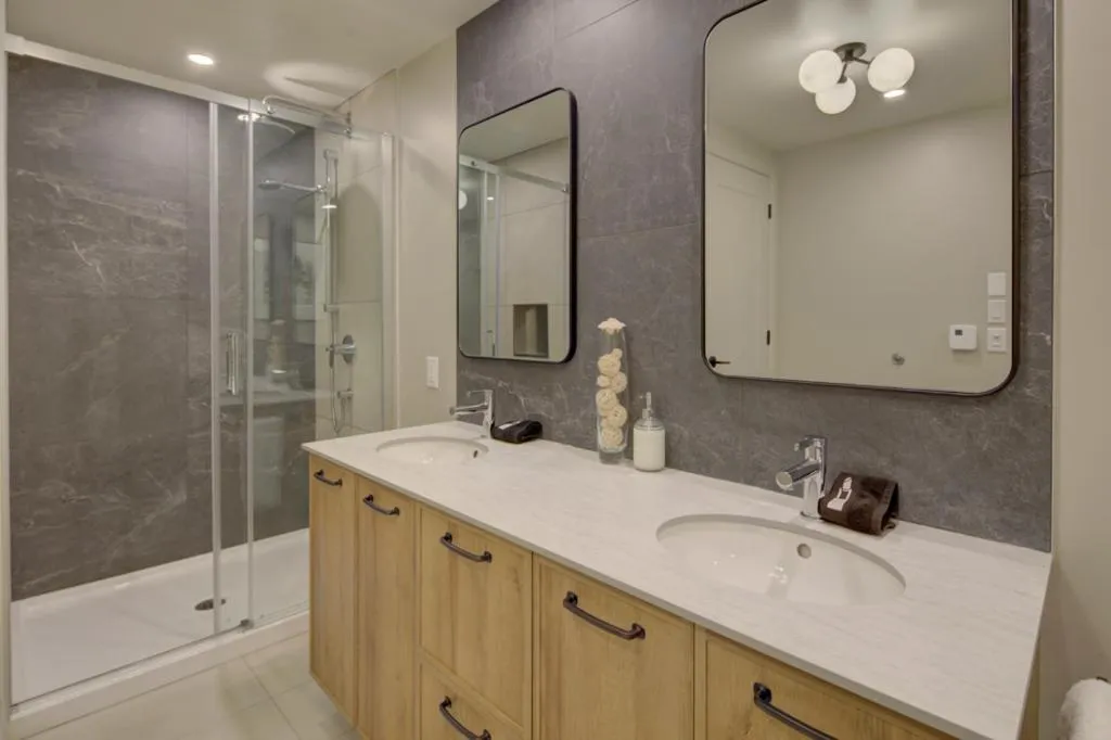 Shower in La Pinsonnière