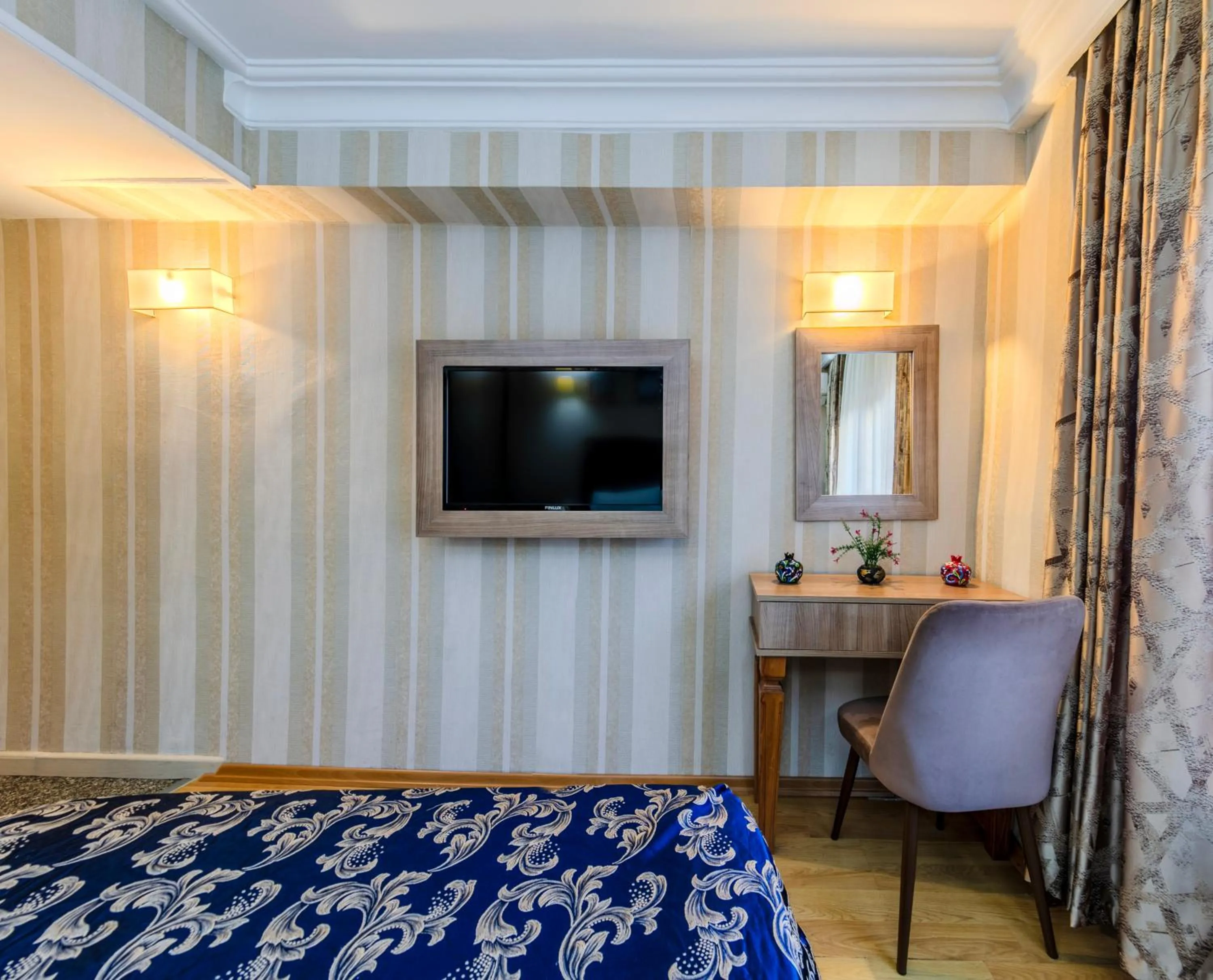 TV and multimedia, Bed in Hamit Hotel Istanbul