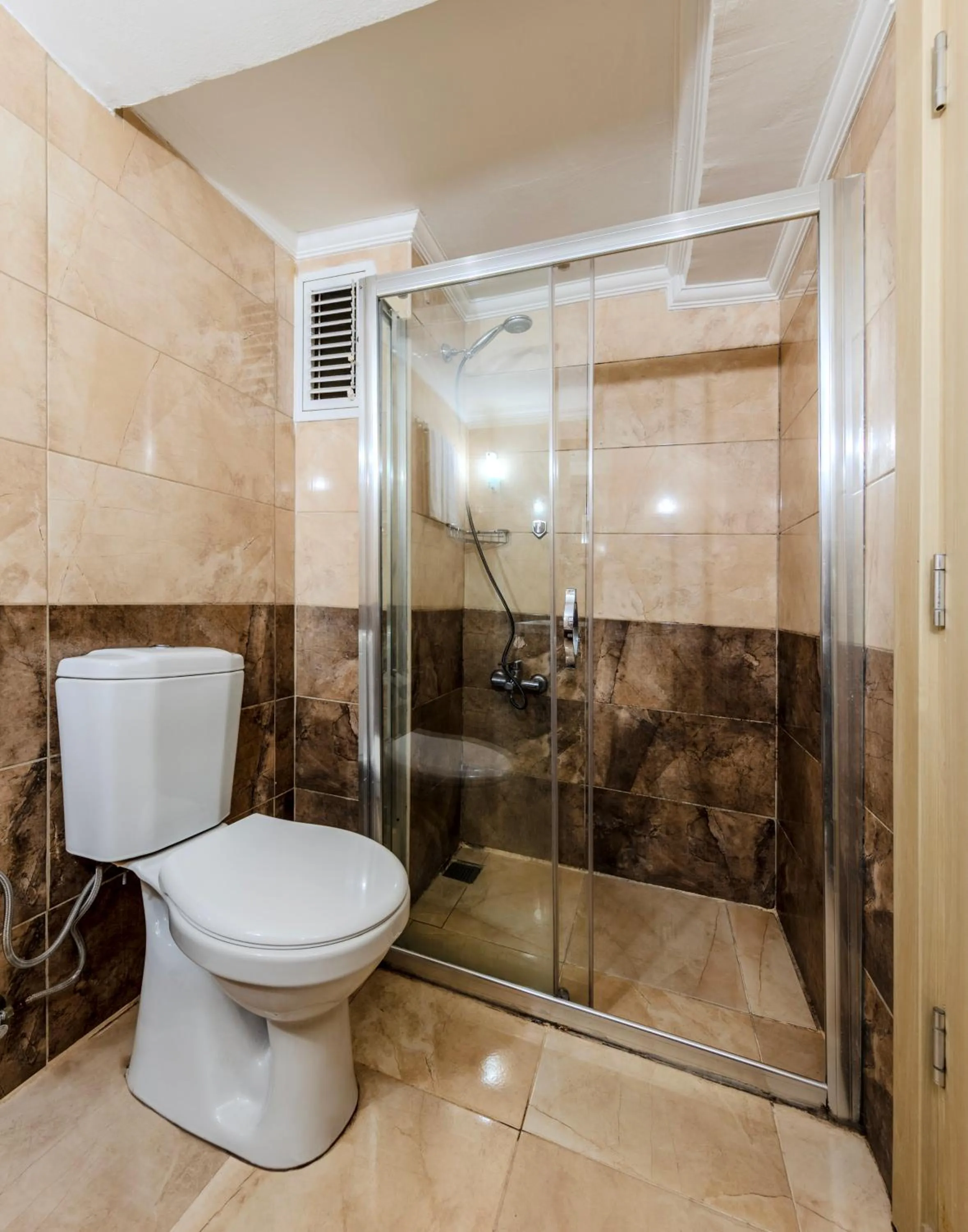 Toilet in Hamit Hotel Istanbul