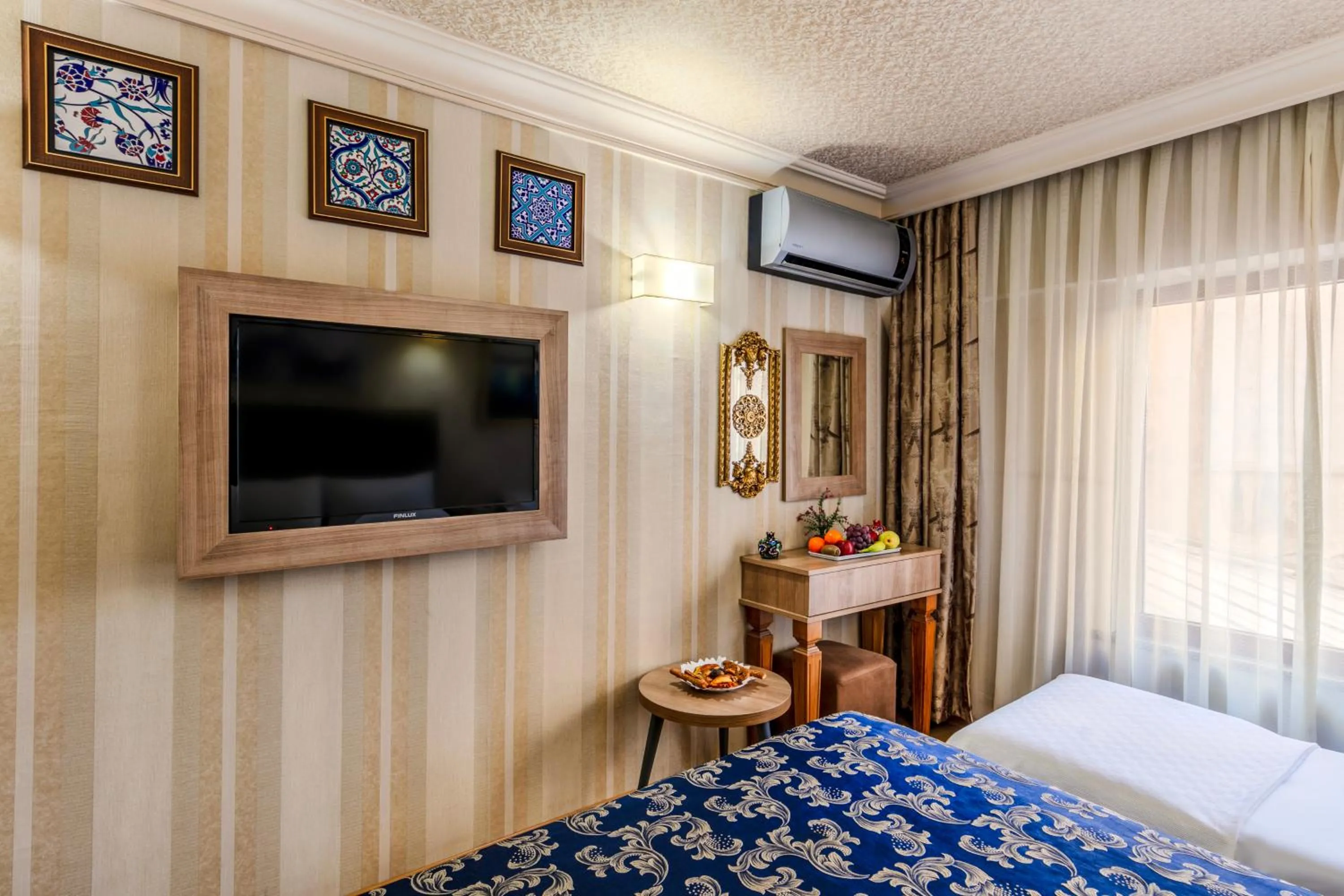 TV and multimedia, Bed in Hamit Hotel Istanbul