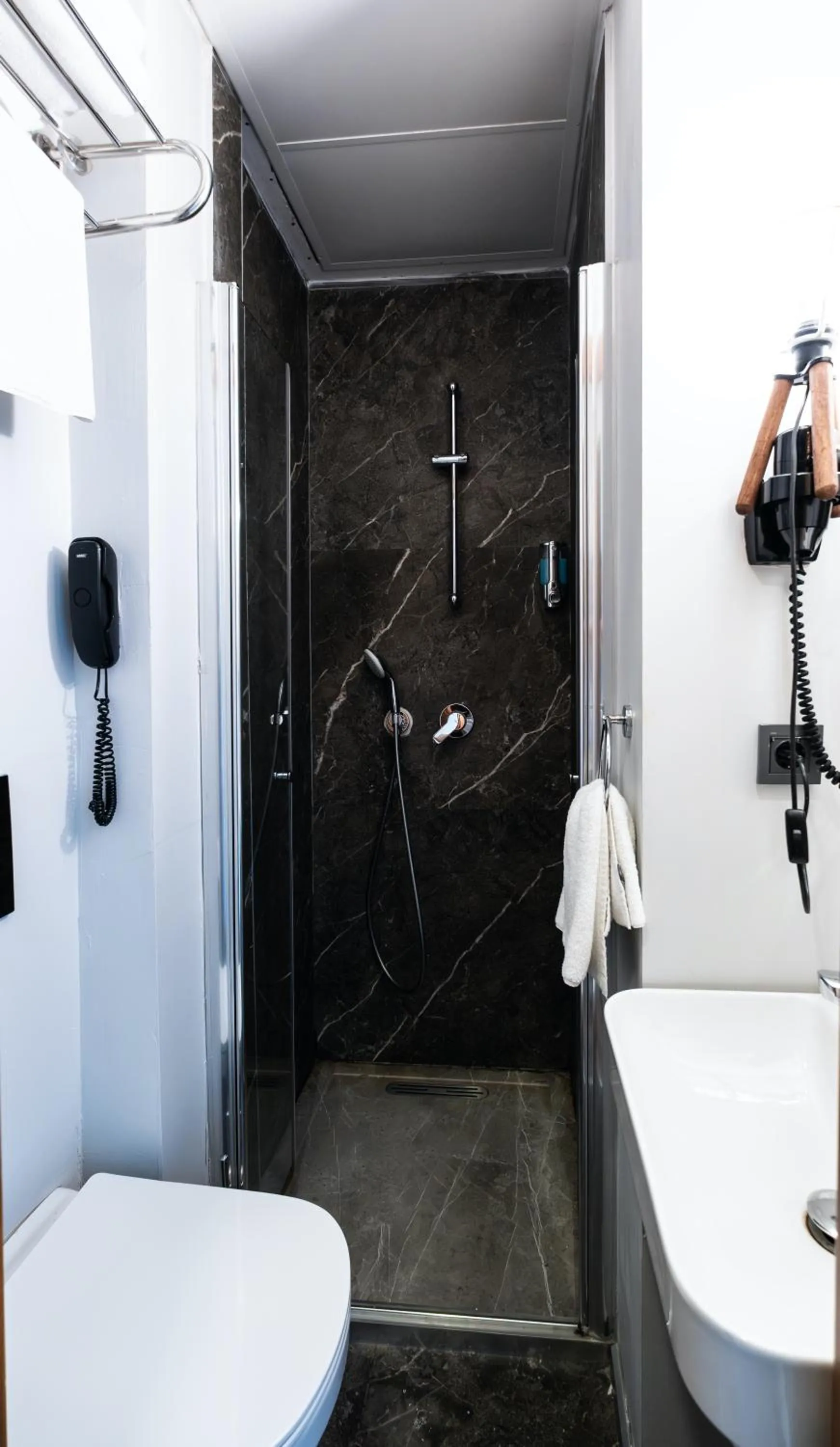 Shower in Discovery Hotel