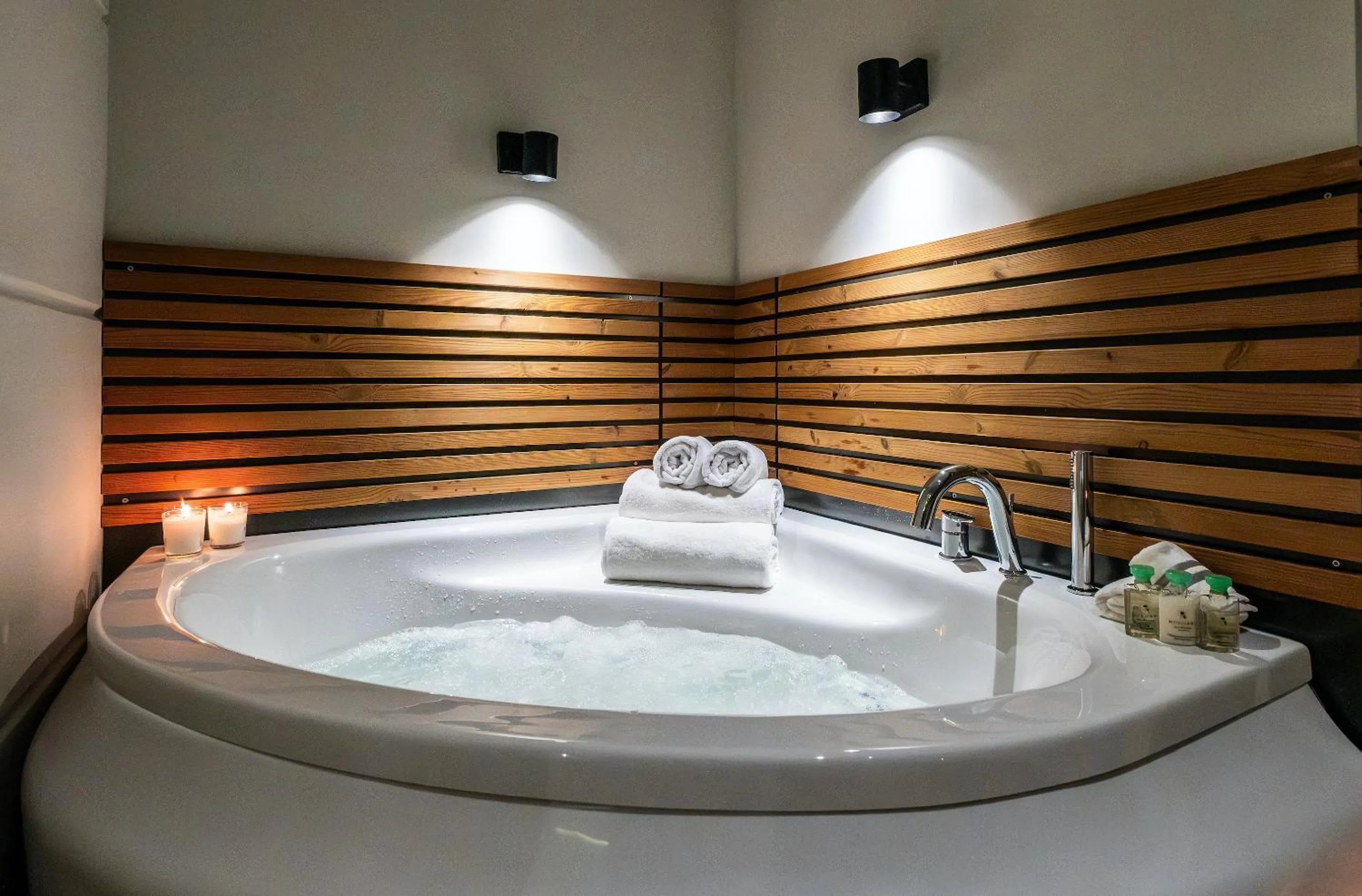 Hot Tub in Discovery Hotel