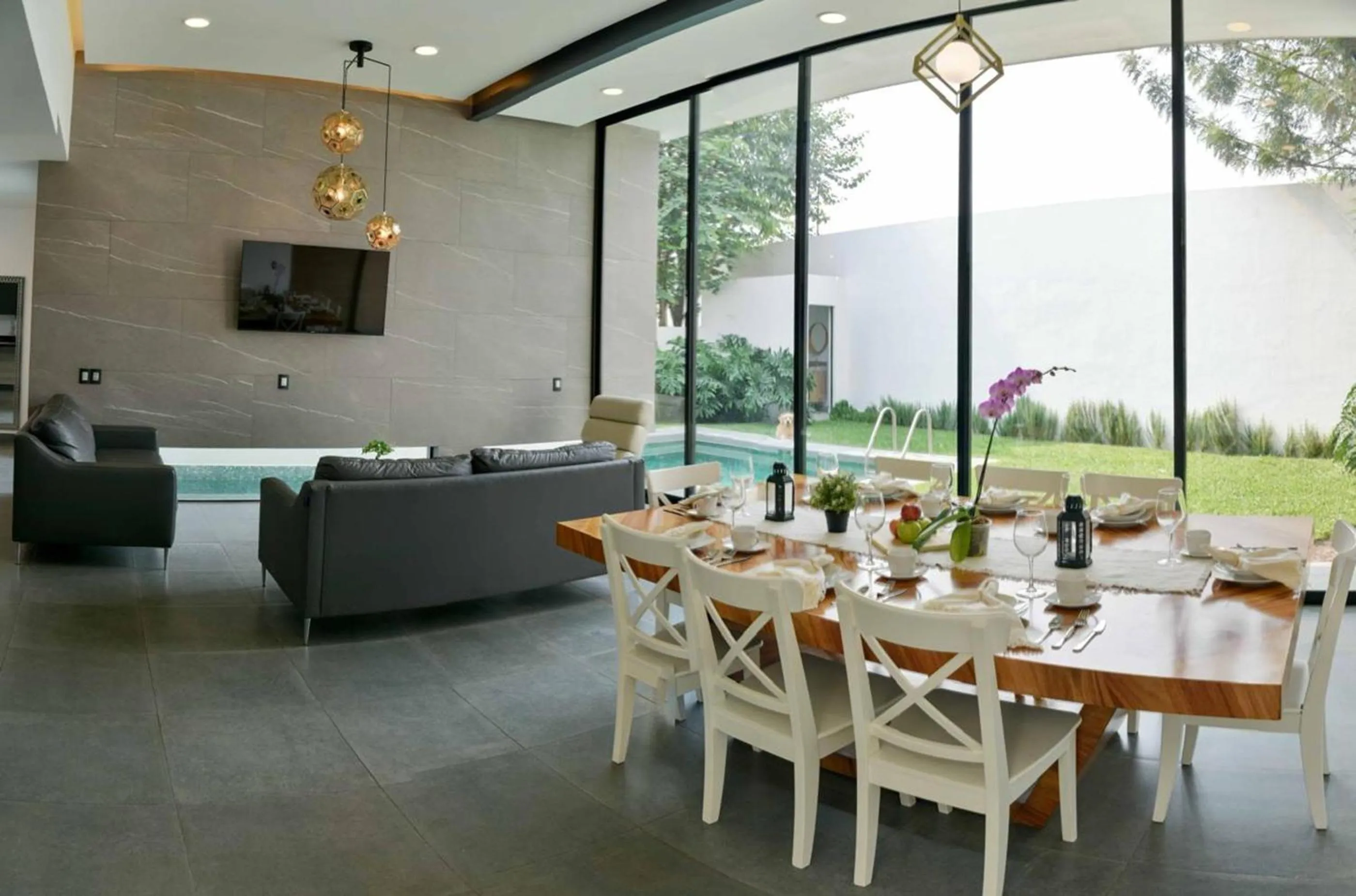 TV and multimedia in Casa Begonias Hotel mas Villas