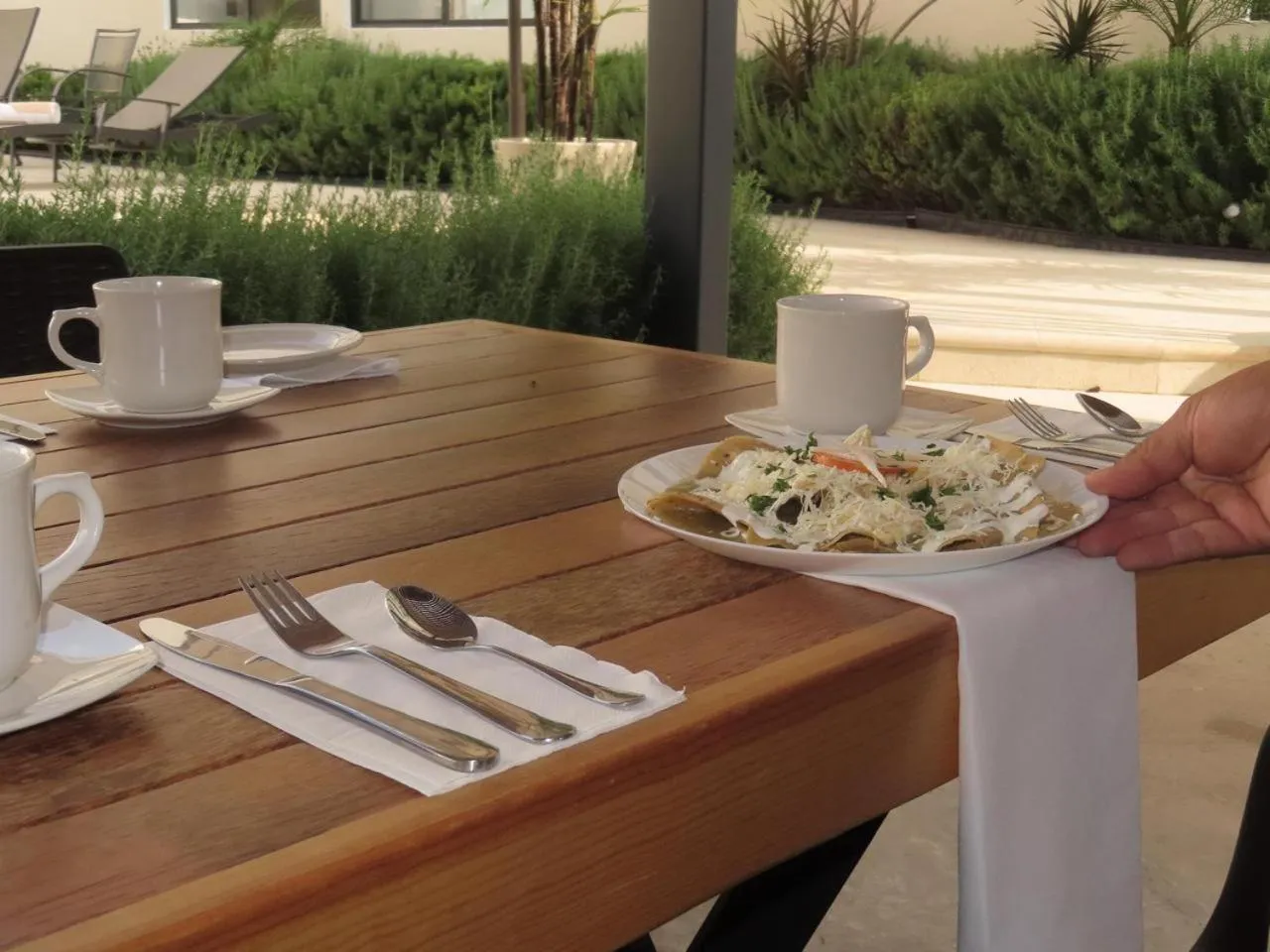 Restaurant/places to eat in Casa Begonias Hotel mas Villas