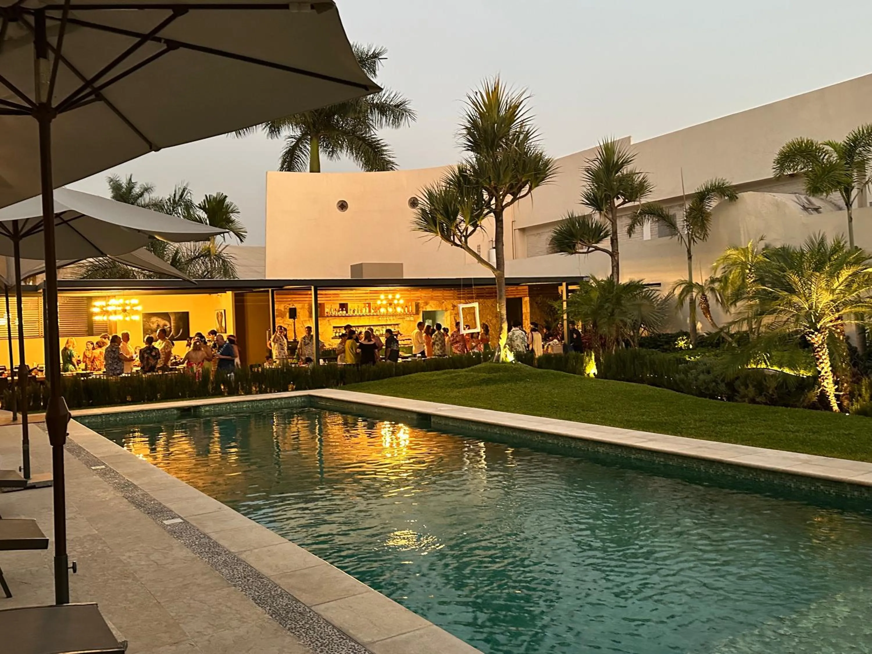 Restaurant/places to eat in Casa Begonias Hotel mas Villas