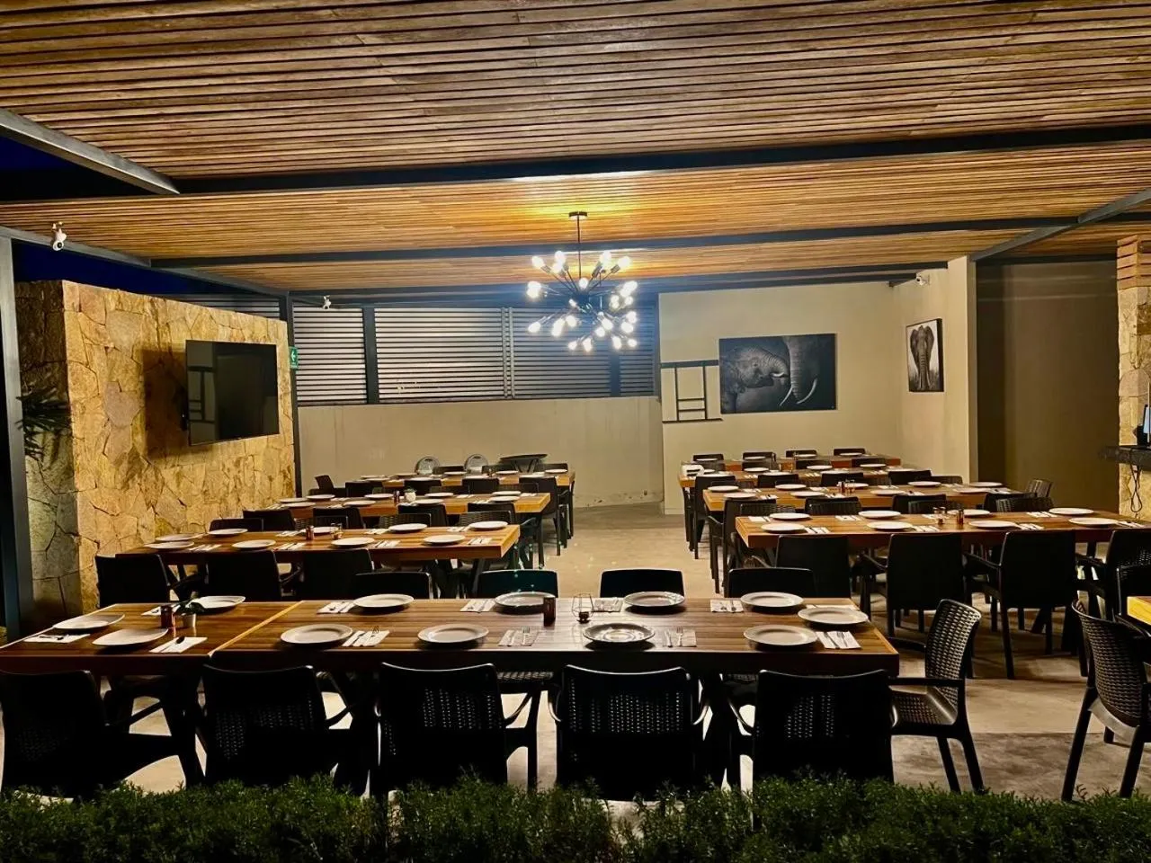 Restaurant/places to eat in Casa Begonias Hotel mas Villas