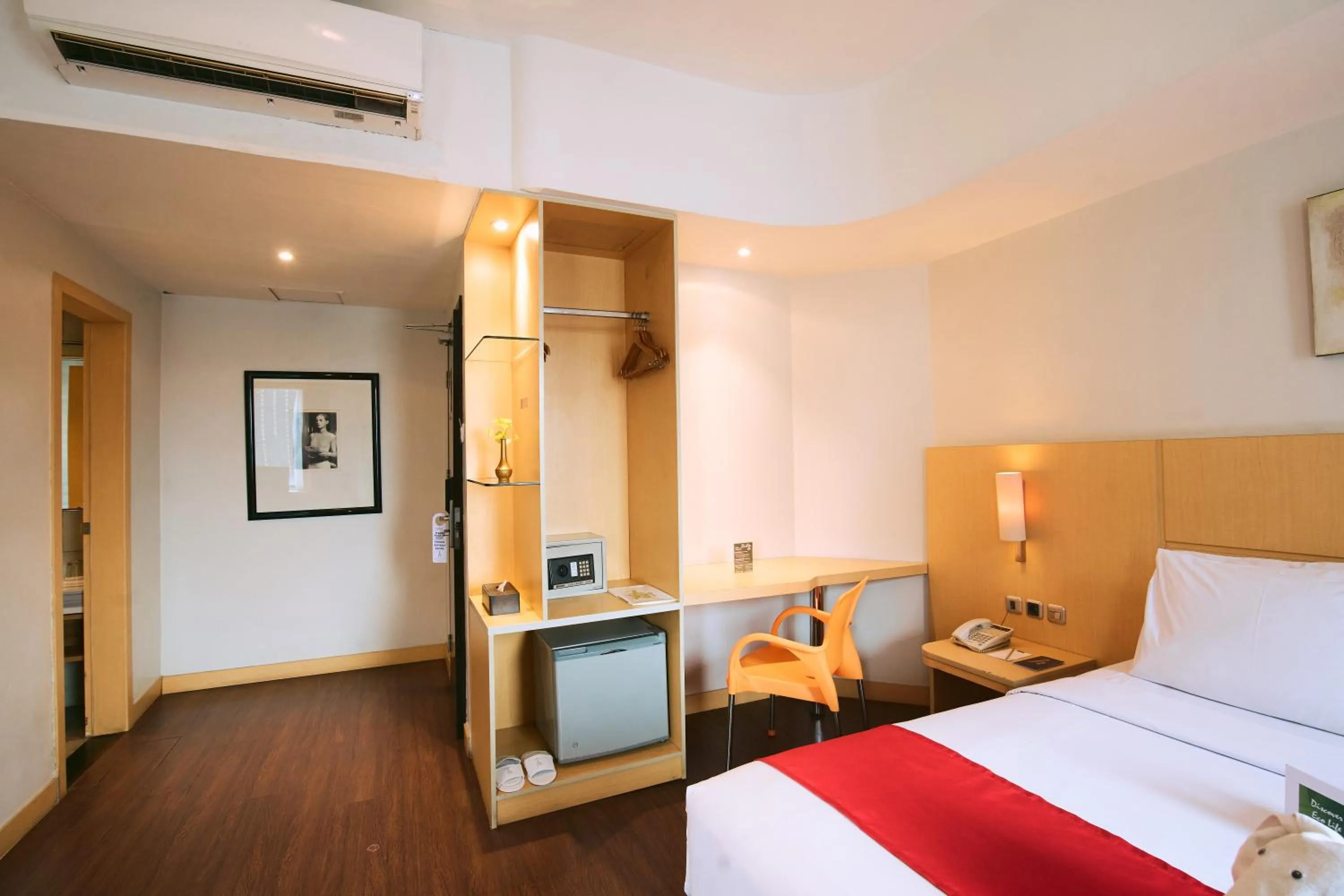 wardrobe, Bed in Horison Arcadia Wahid Hasyim