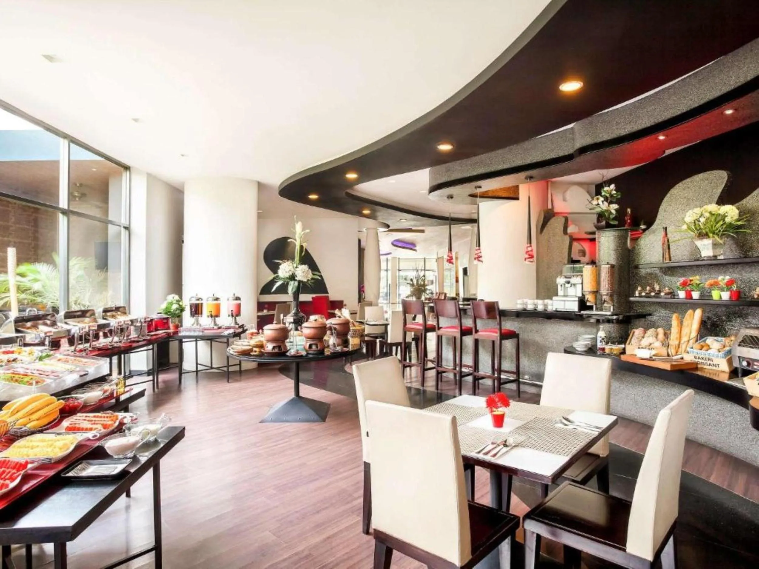 Restaurant/places to eat in Horison Arcadia Wahid Hasyim