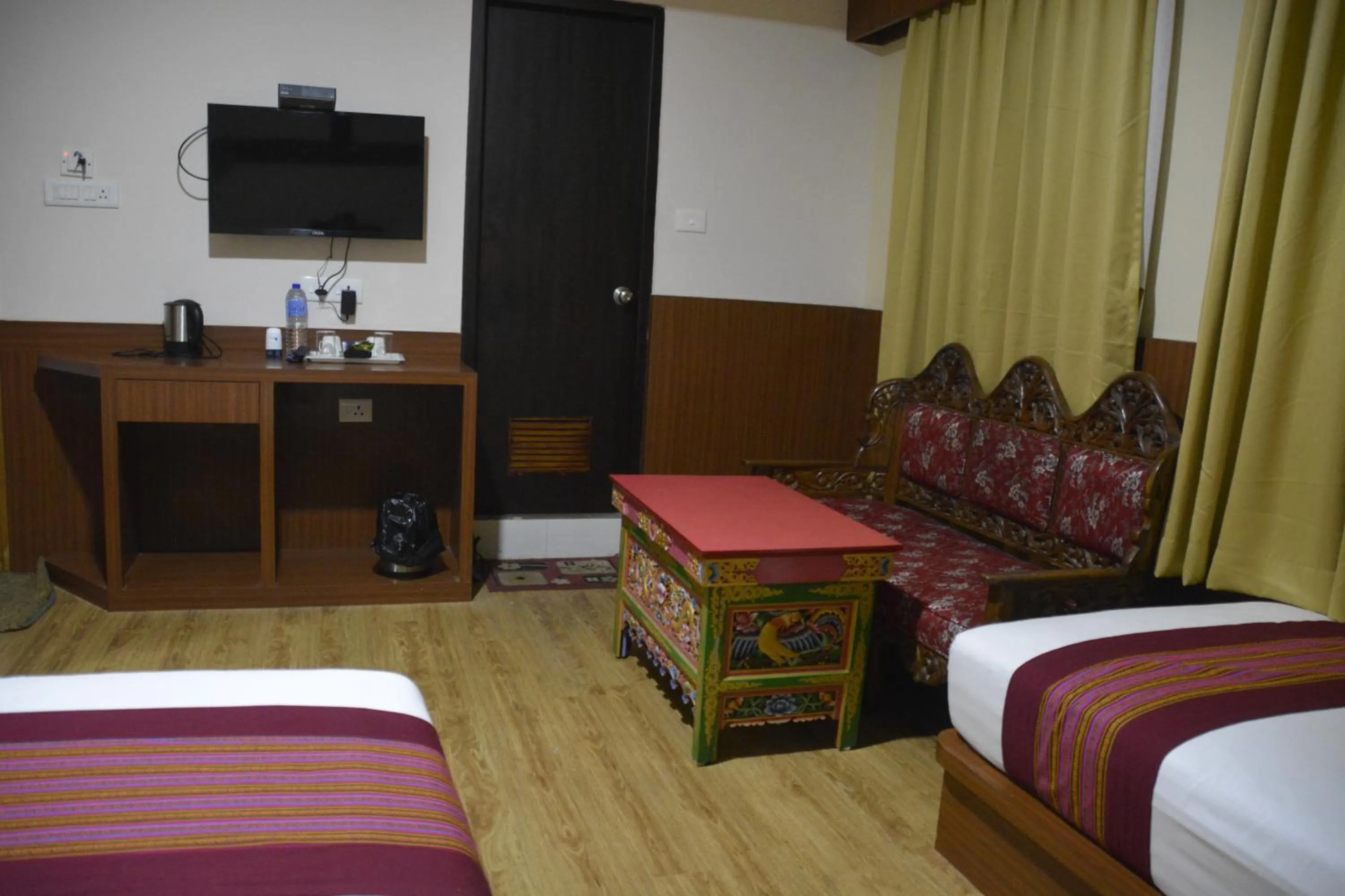 TV and multimedia, Bed in Juniper Residency Hotel
