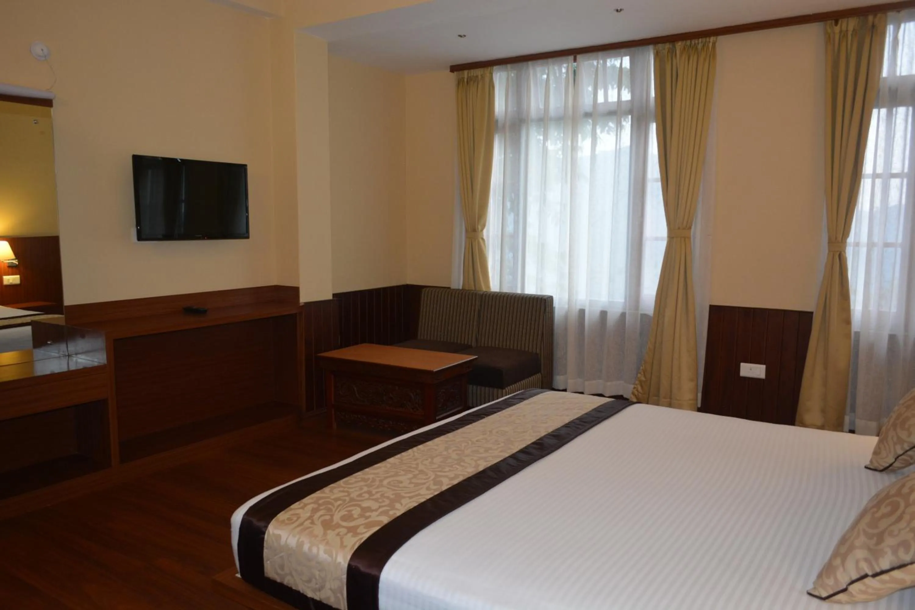 Photo of the whole room, Bed in Juniper Residency Hotel