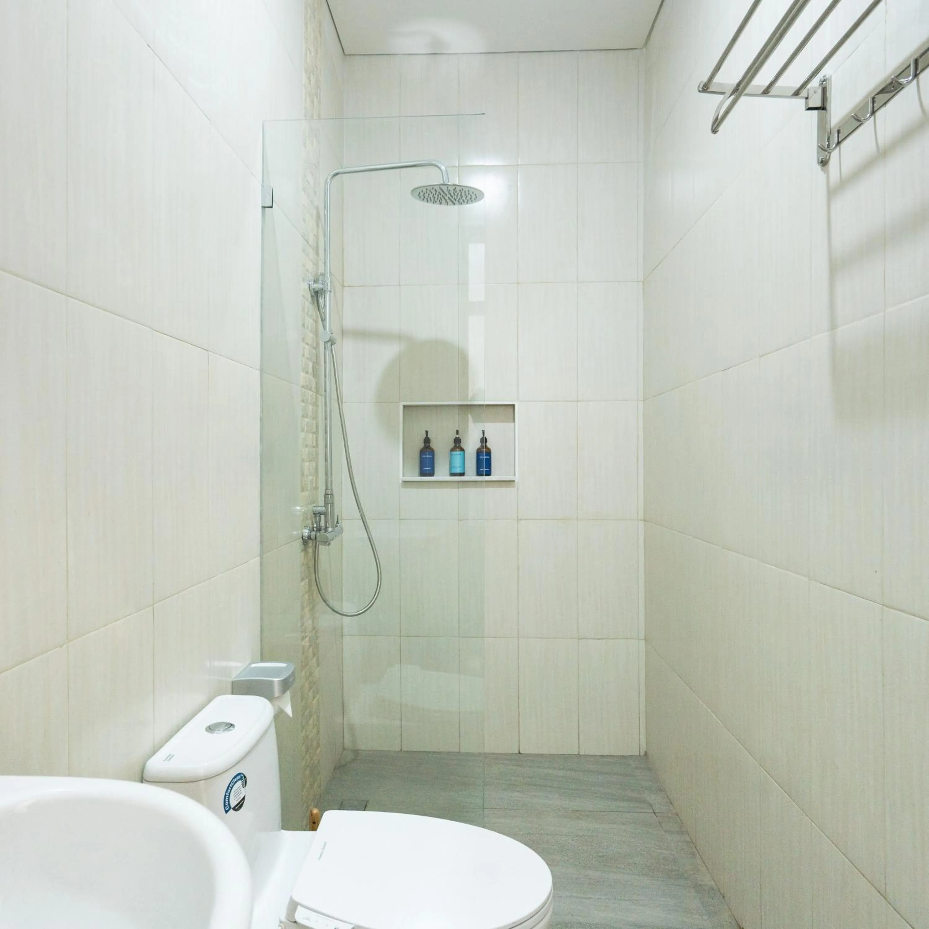 Bathroom in The Lavana Nakula Villa Kuta Sunset