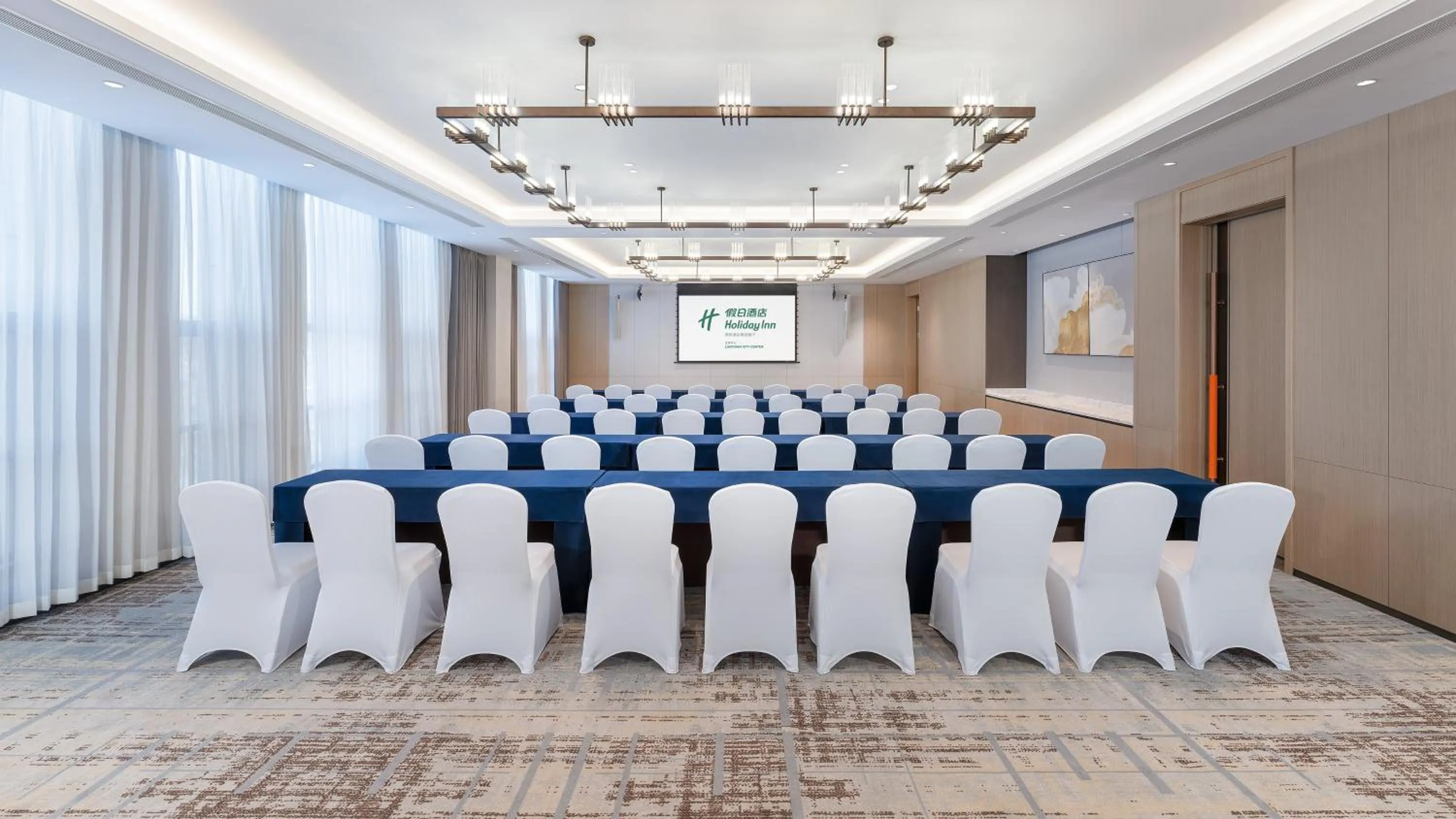 Meeting/conference room in Holiday Inn Liaoyuan City Center by IHG