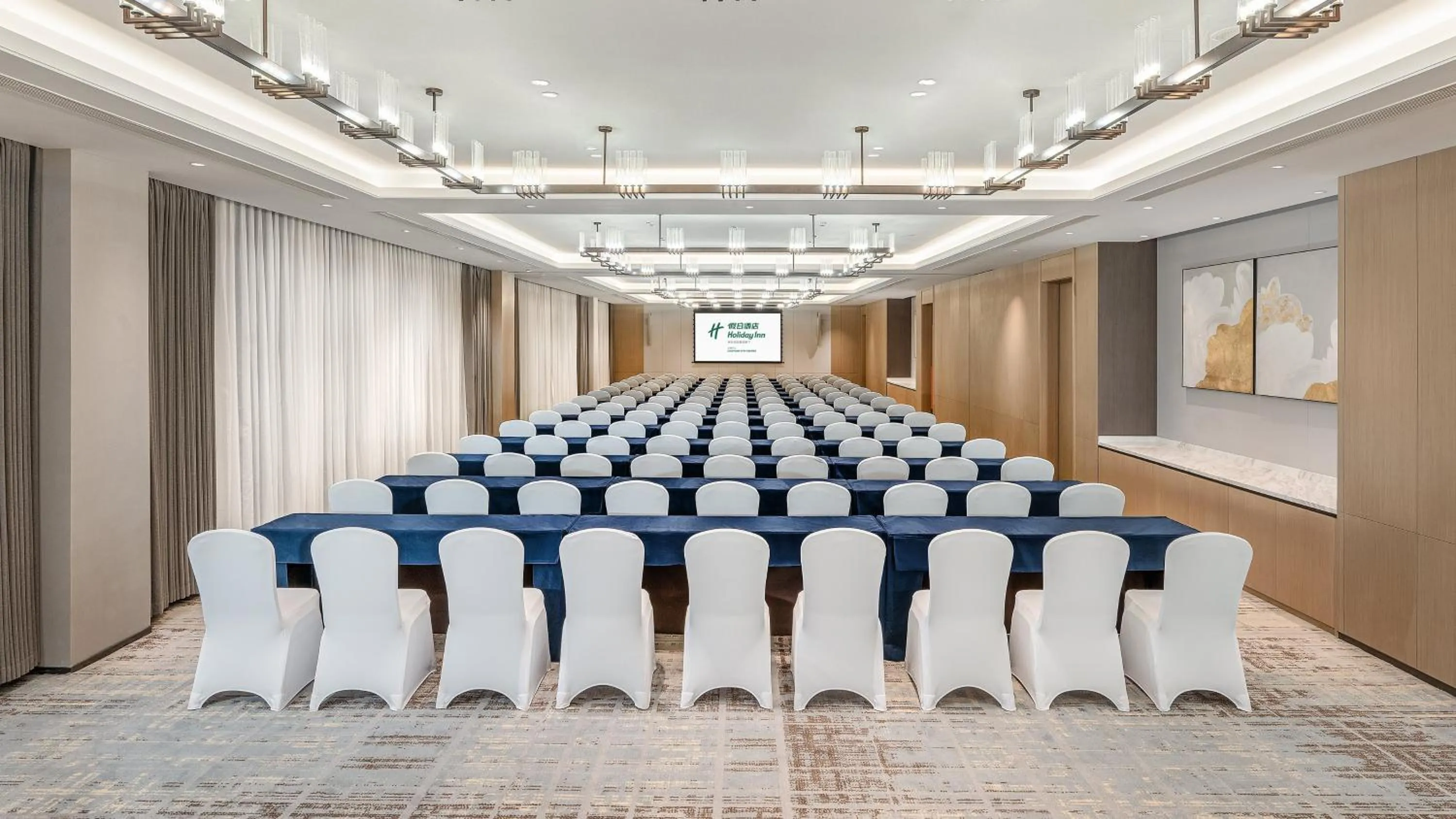 Meeting/conference room in Holiday Inn Liaoyuan City Center by IHG