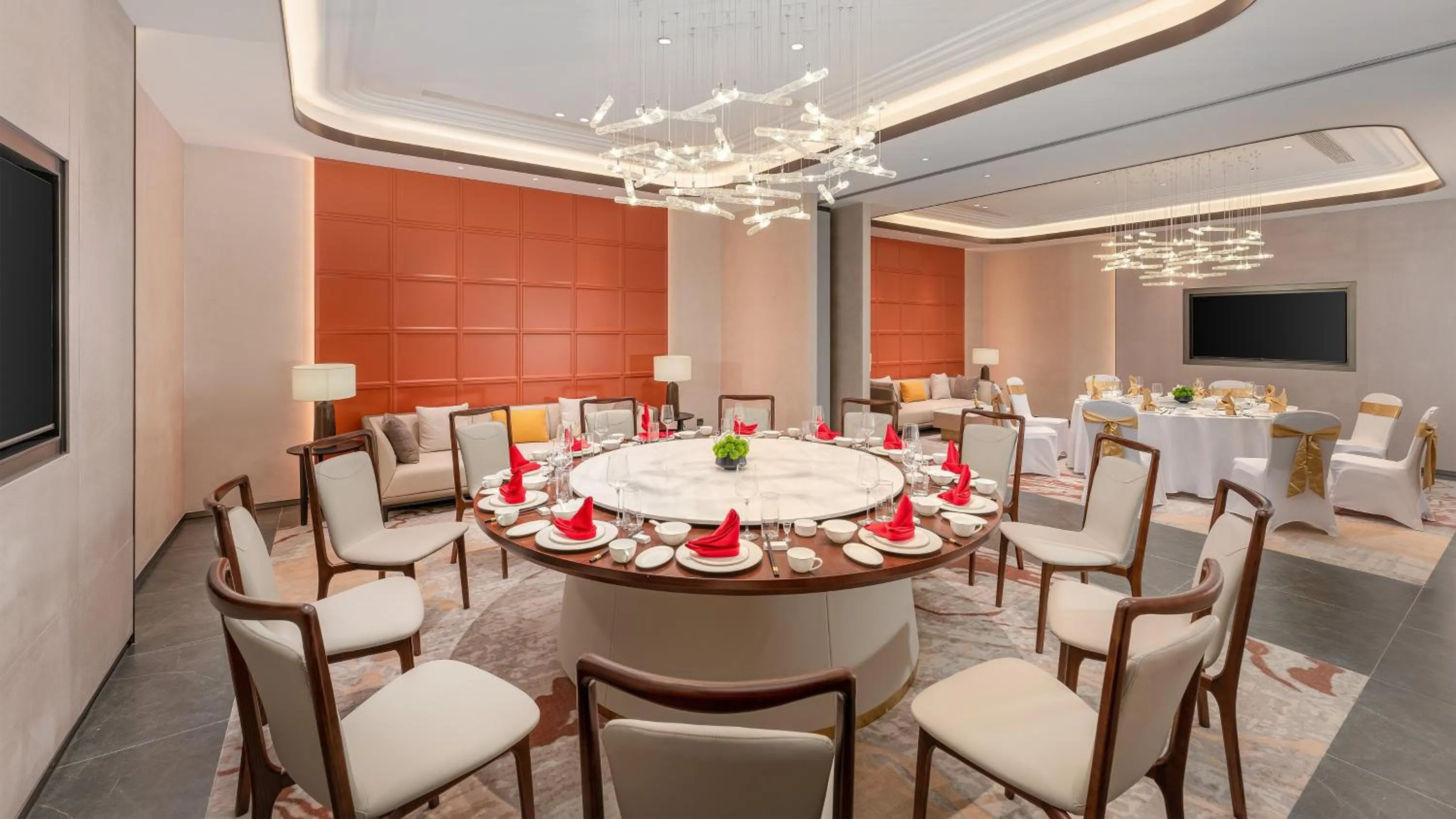 Restaurant/places to eat in Holiday Inn Liaoyuan City Center by IHG
