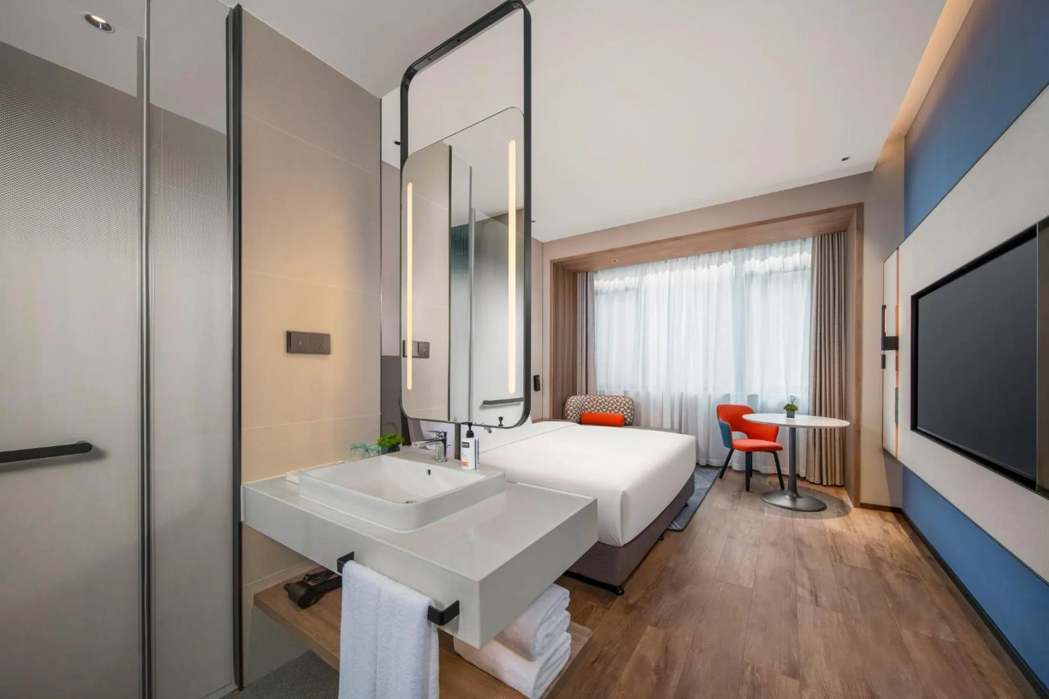 Photo of the whole room, Bed in Holiday Inn Express Changzhou Henglin by IHG