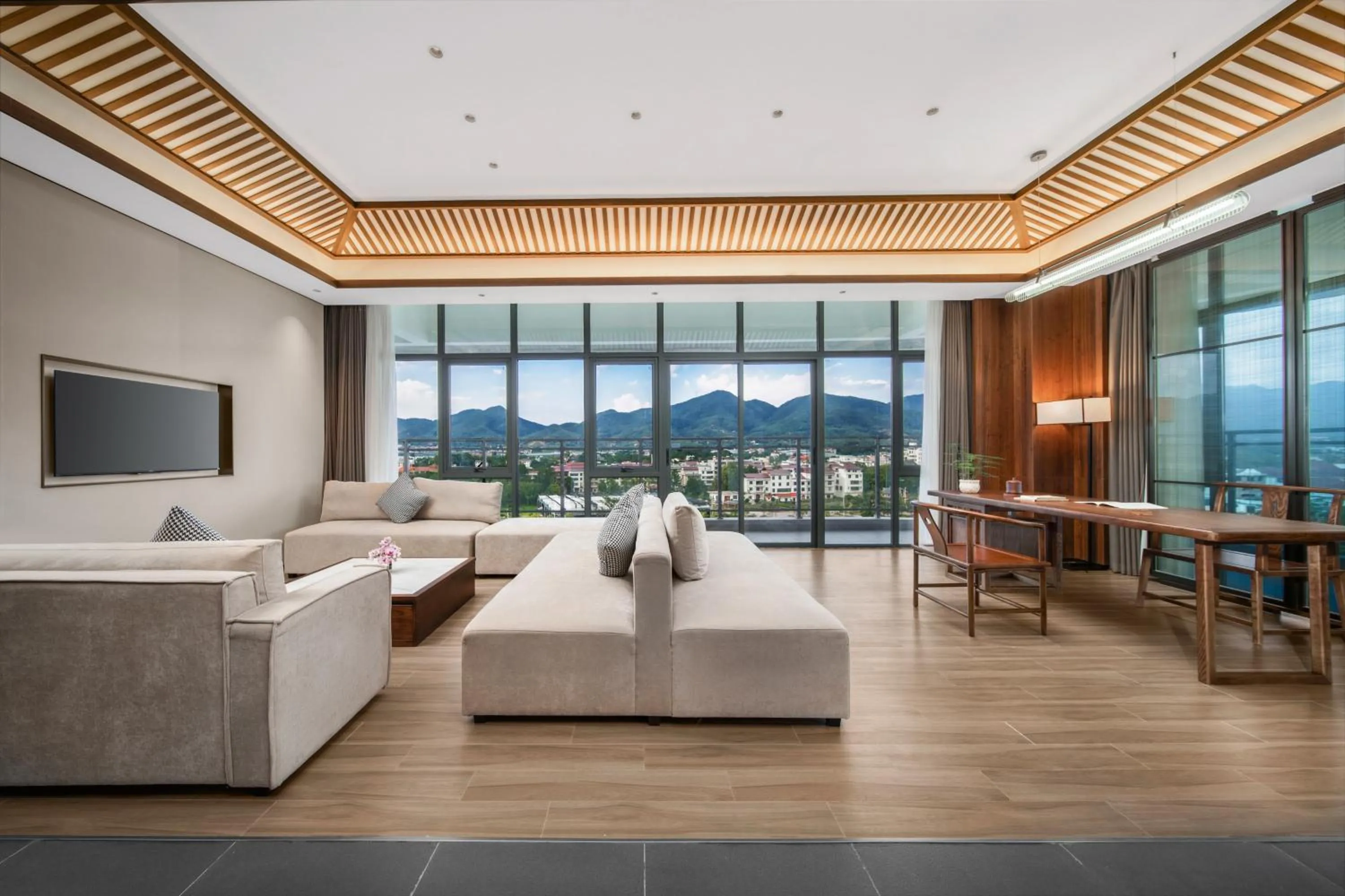 Communal lounge/ TV room in Holiday Inn Ganzhou Orchid Town by IHG