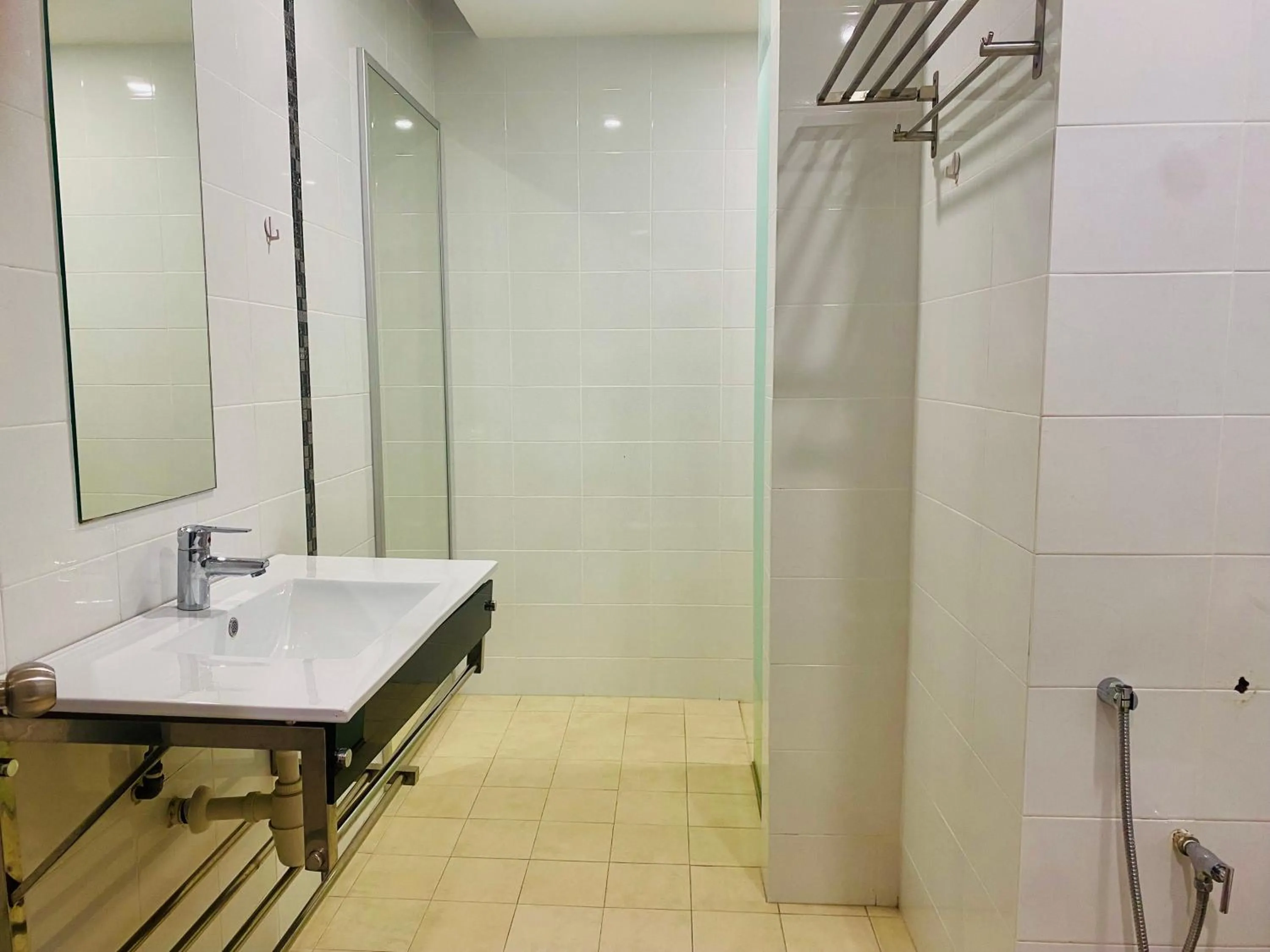 Shower in La Boss Hotel