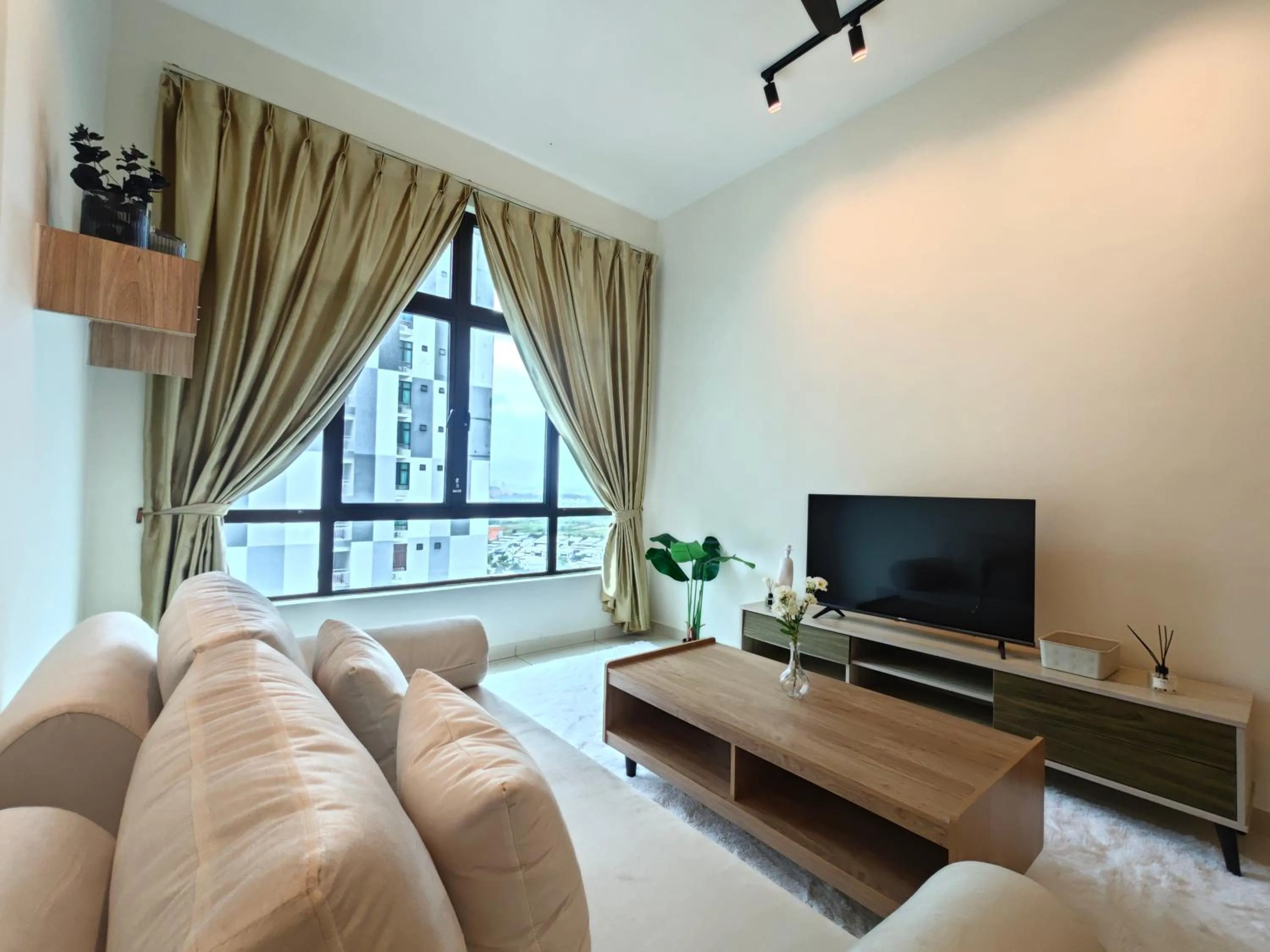 Living room in Kempas Dsummit Residences by Antlerzone