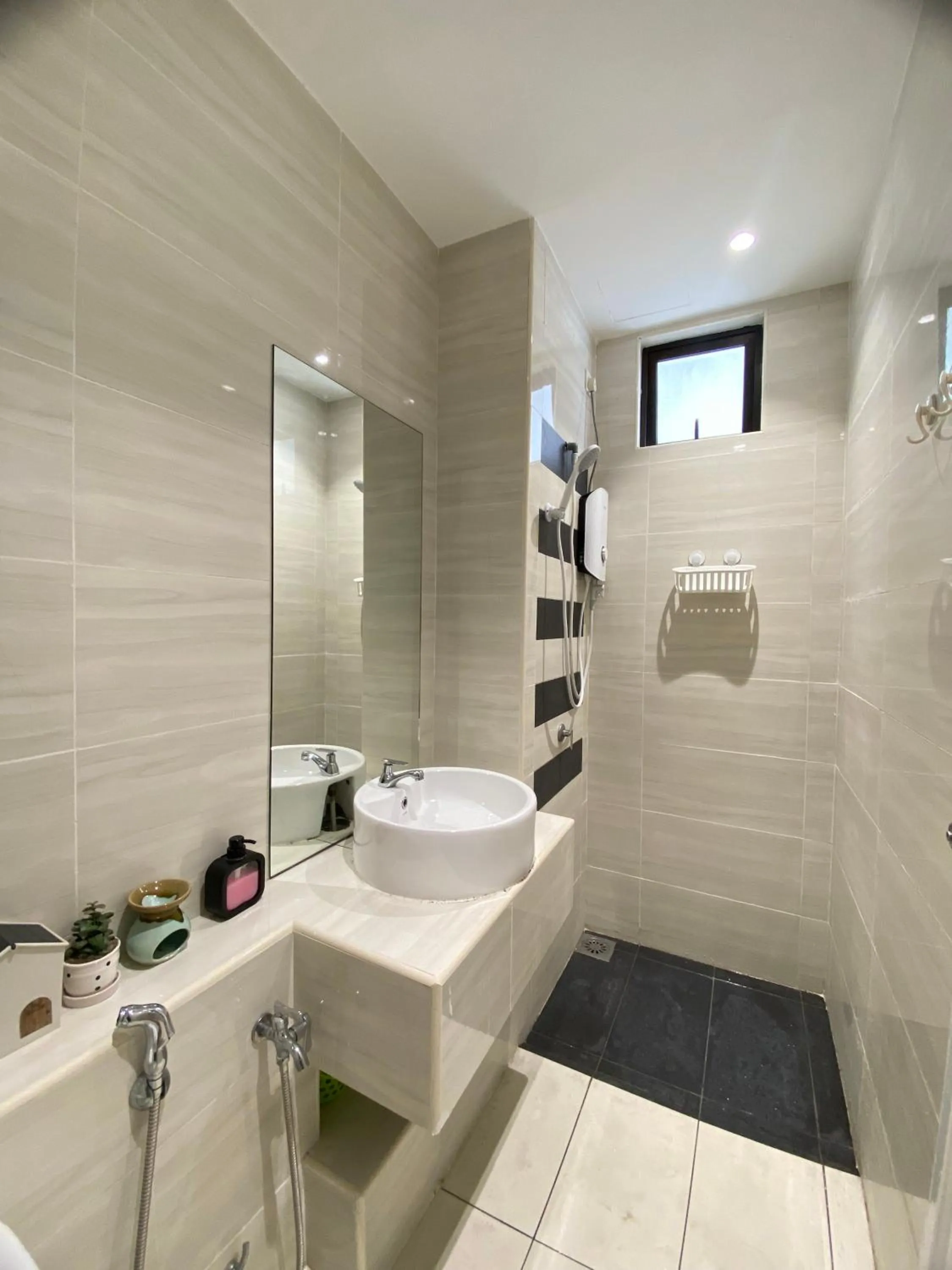 Bathroom in Kempas Dsummit Residences by Antlerzone