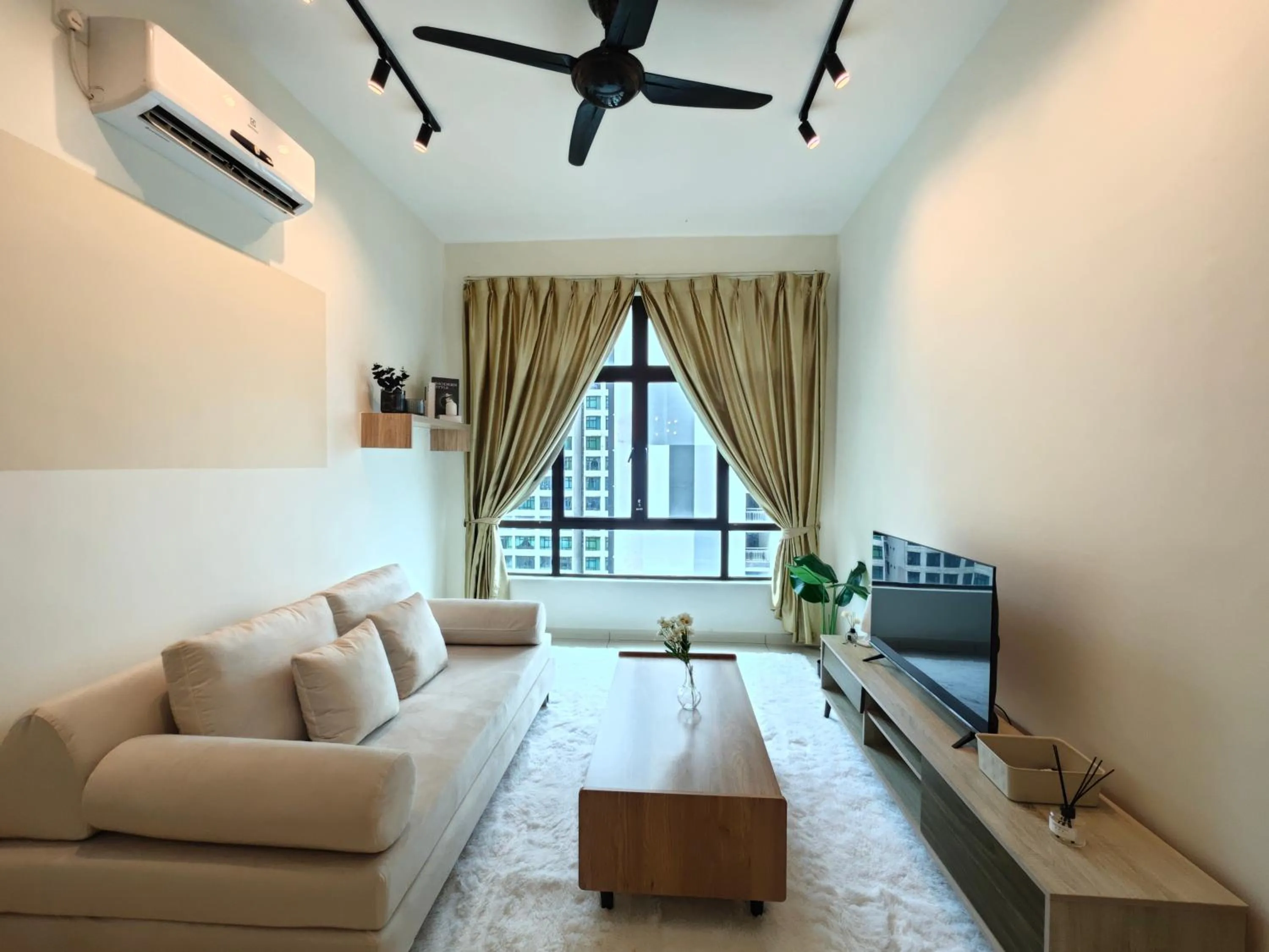 Living room in Kempas Dsummit Residences by Antlerzone