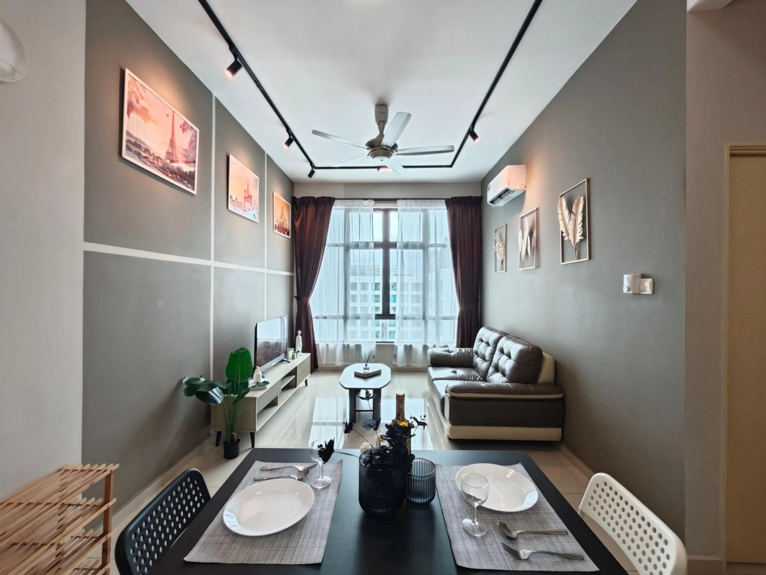 Living room in Kempas Dsummit Residences by Antlerzone