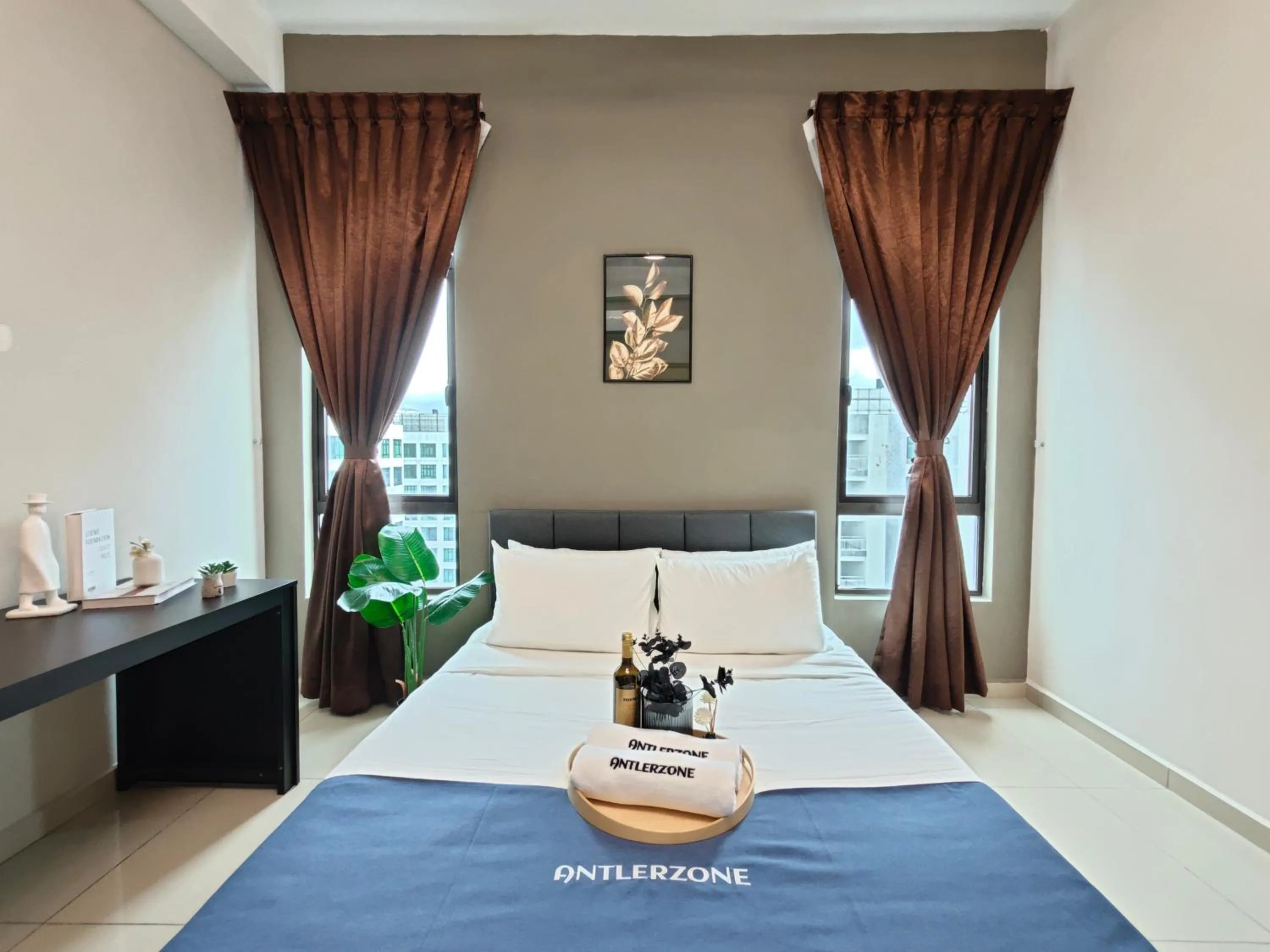 Bedroom, Bed in Kempas Dsummit Residences by Antlerzone
