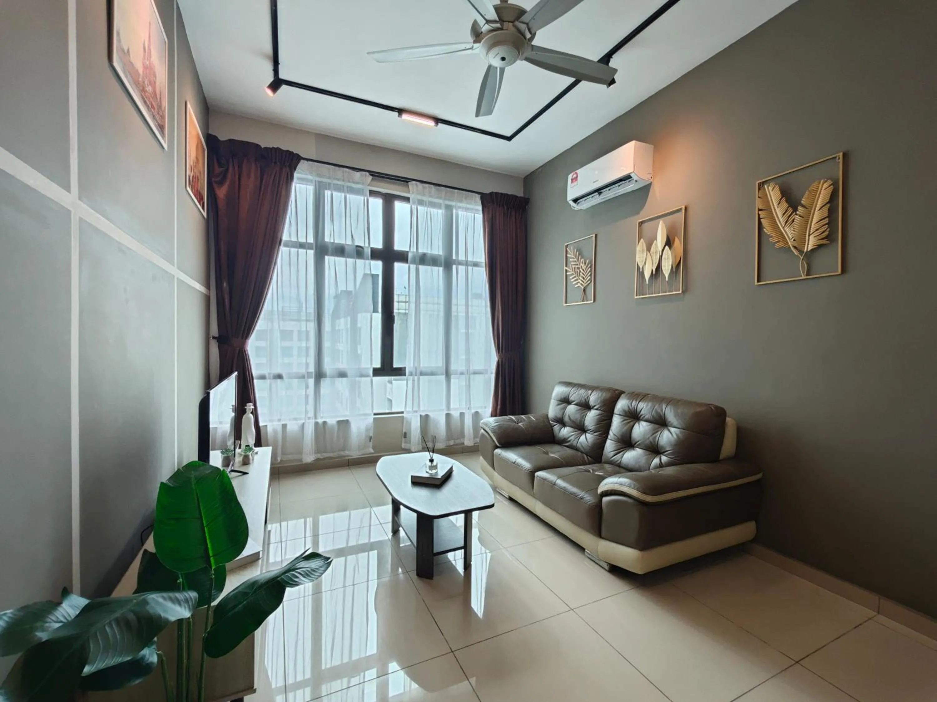 Living room in Kempas Dsummit Residences by Antlerzone
