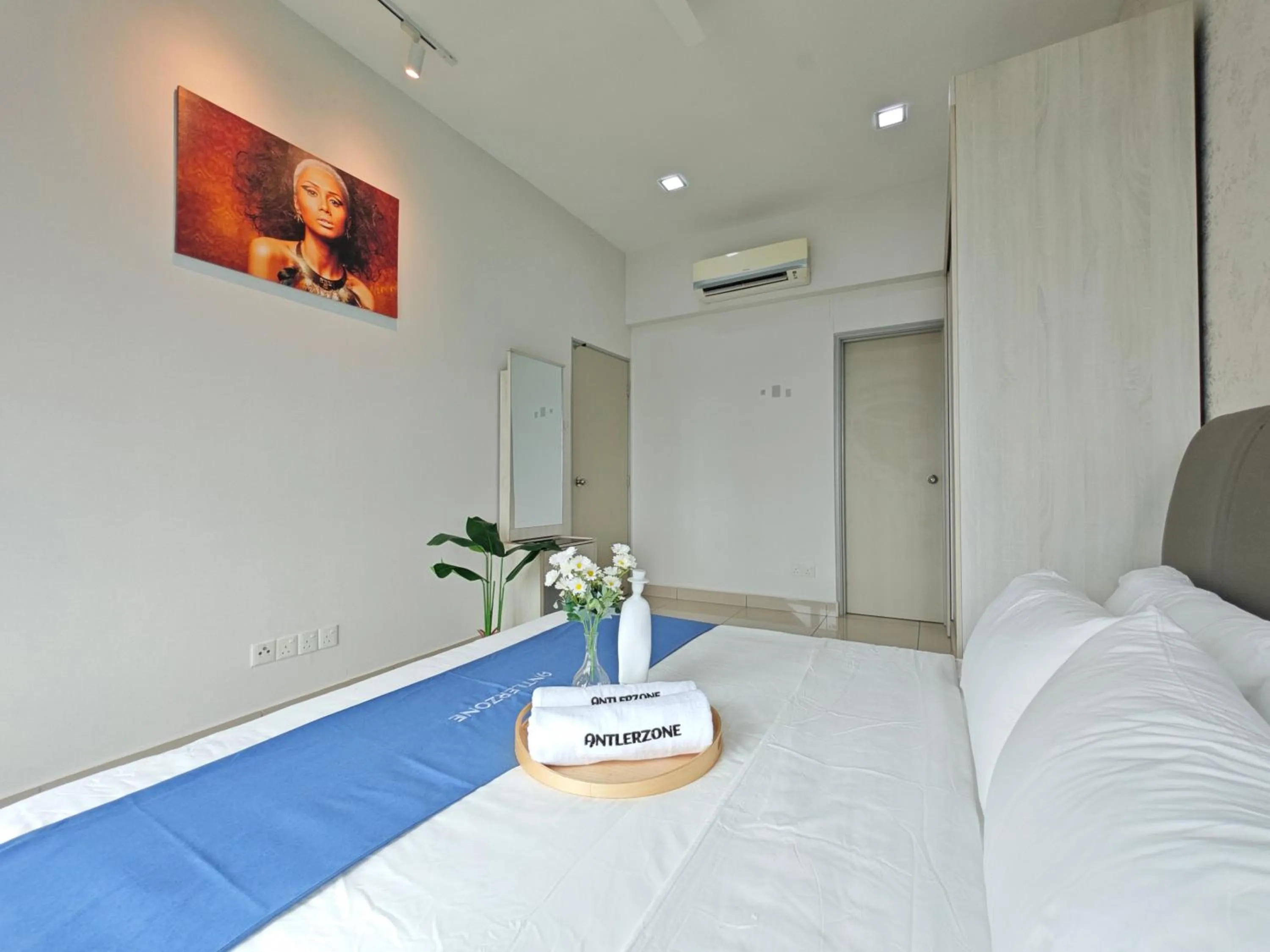 Bedroom, Bed in Kempas Dsummit Residences by Antlerzone