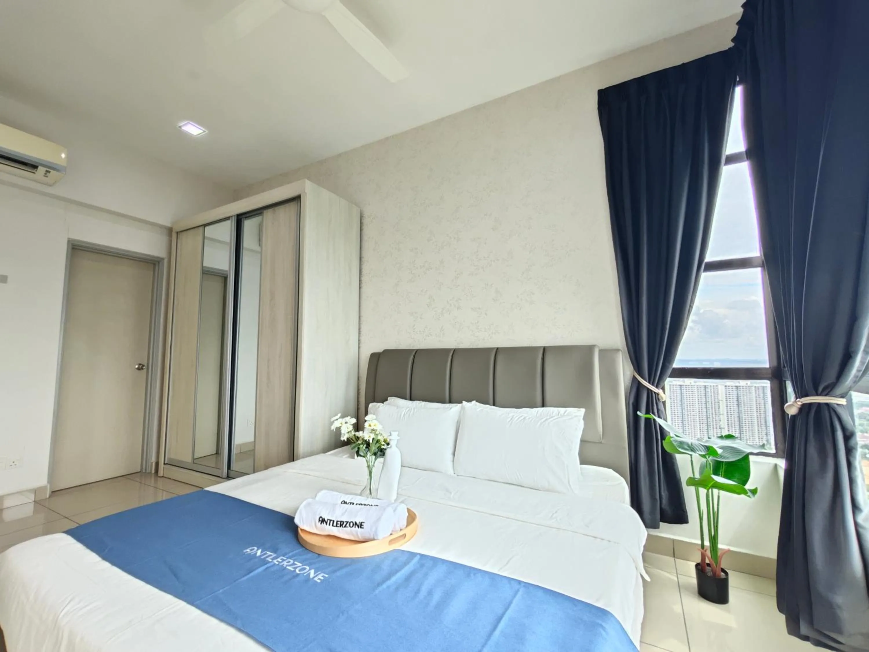 Bedroom, Bed in Kempas Dsummit Residences by Antlerzone